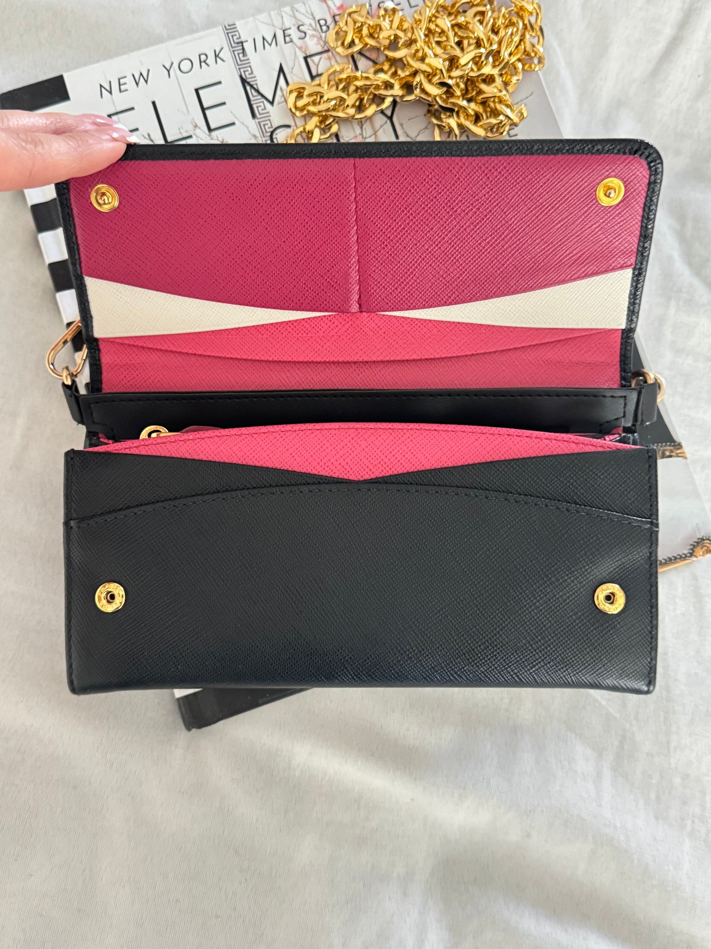 Pre-Owned PRADA Black Saffiano Leather Wallet with Chain Crossbody Bag
