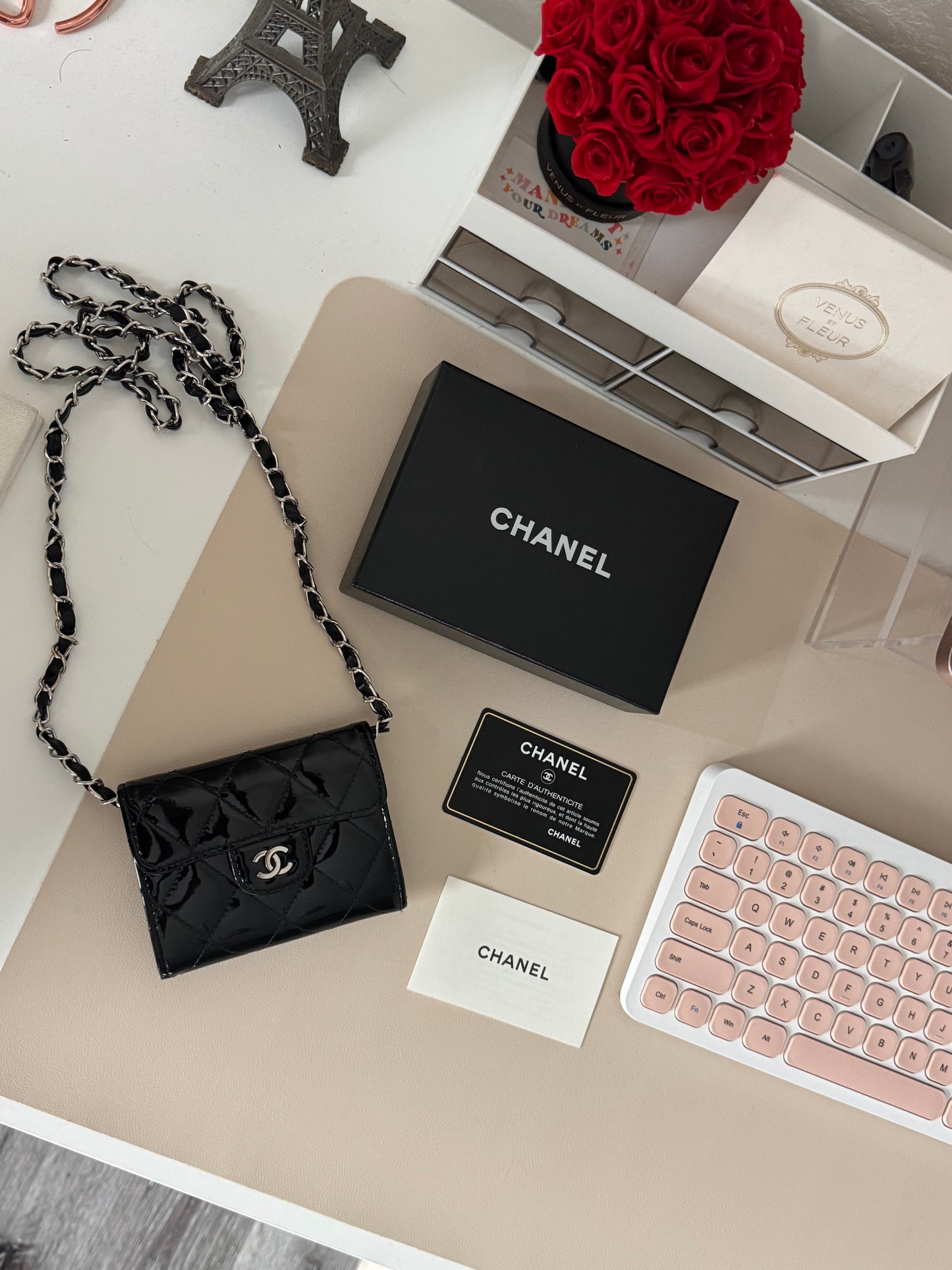 Pre-Owned Chanel Patent Quilted Flap Card Holder Wallet On Chain Mini Bag