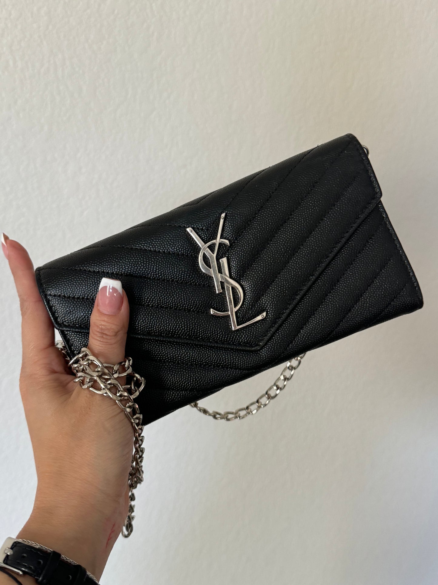 Pre-Owned Yves Saint Laurent Grain de Poudre Leather Flap Wallet Crossbody Bag