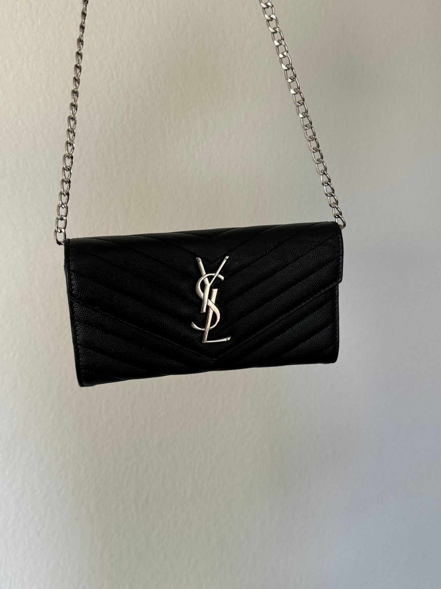 Pre-Owned Yves Saint Laurent Grain de Poudre Leather Flap Wallet Crossbody Bag