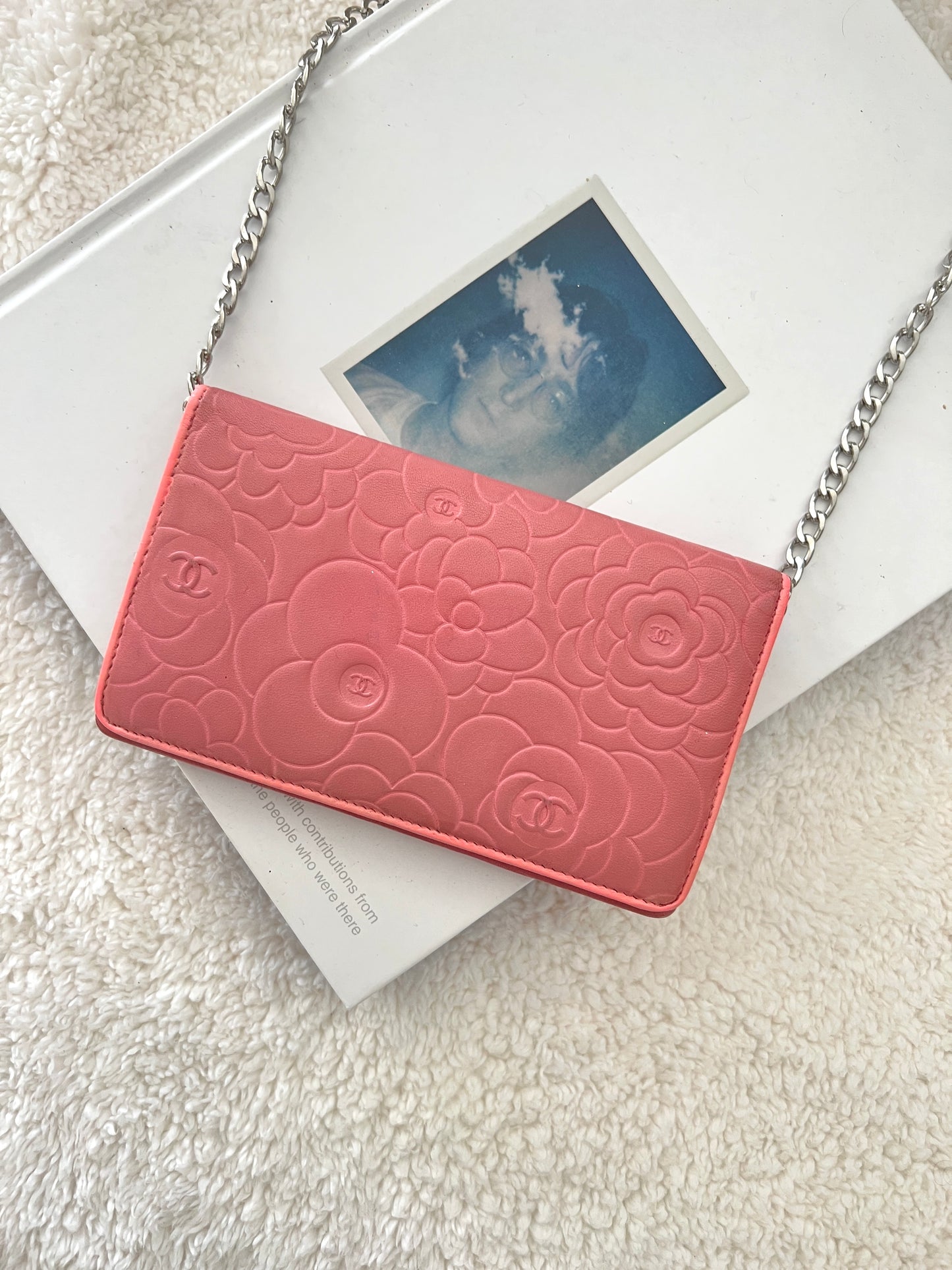 Pre-owned CHANEL Camellia Bi-Fold wallet on chain crossbody bag - Pink