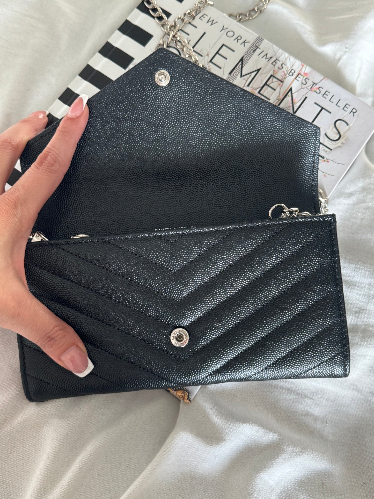 Pre-Owned Yves Saint Laurent Grain de Poudre Leather Flap Wallet Crossbody Bag