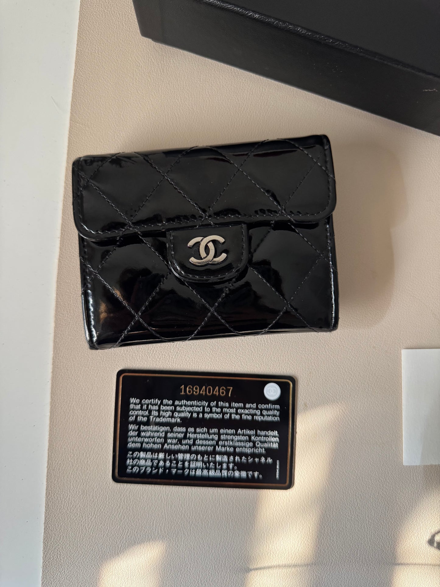 Pre-Owned Chanel Patent Quilted Flap Card Holder Wallet On Chain Mini Bag