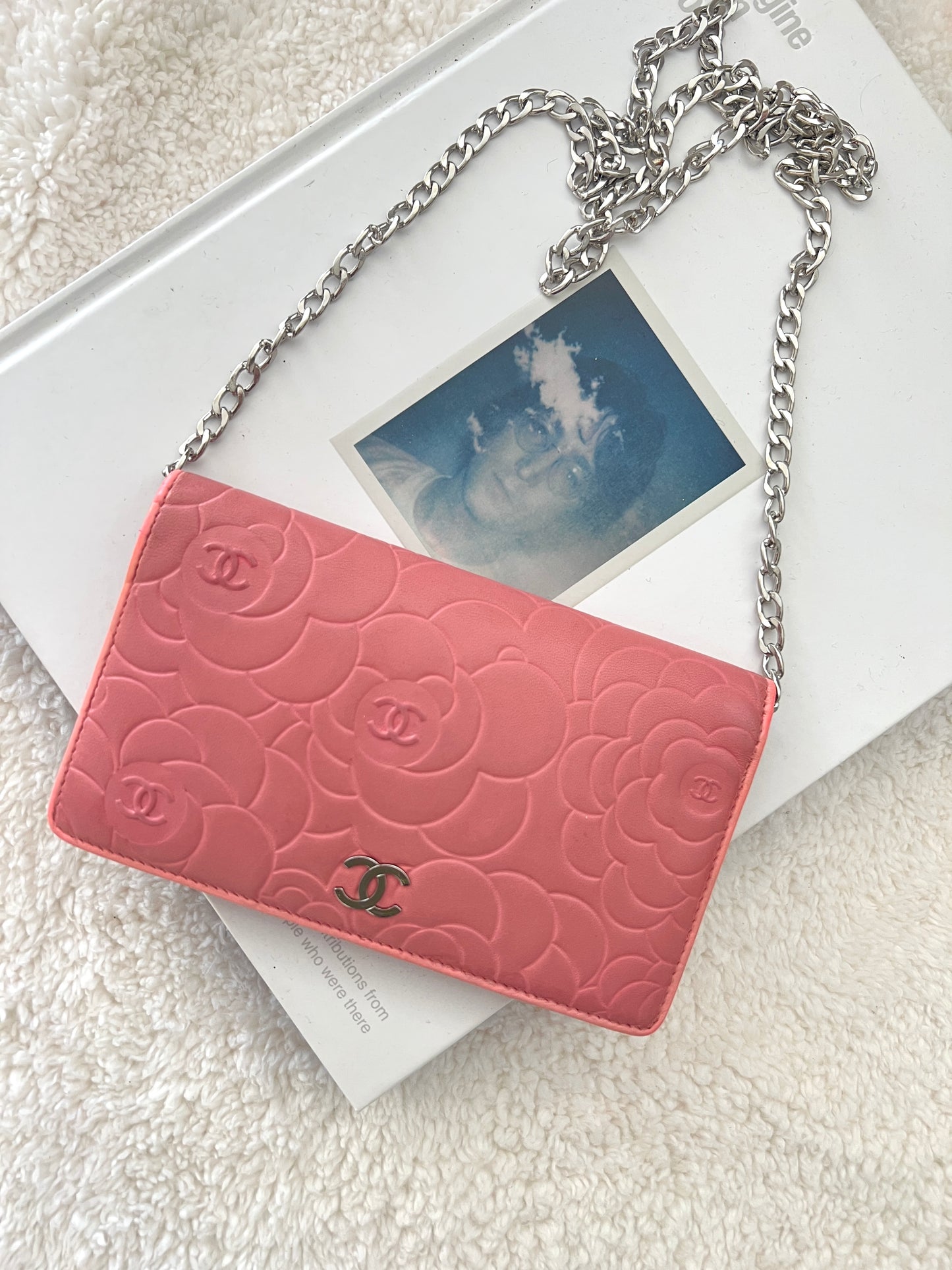 Pre-owned CHANEL Camellia Bi-Fold wallet on chain crossbody bag - Pink