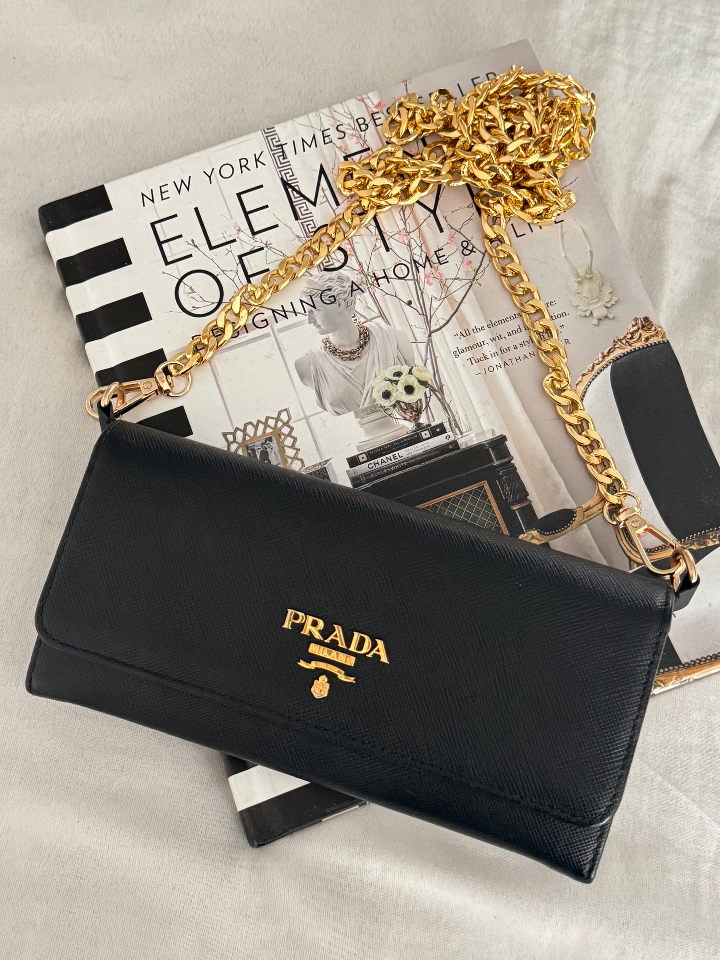 Pre-Owned PRADA Black Saffiano Leather Wallet with Chain Crossbody Bag