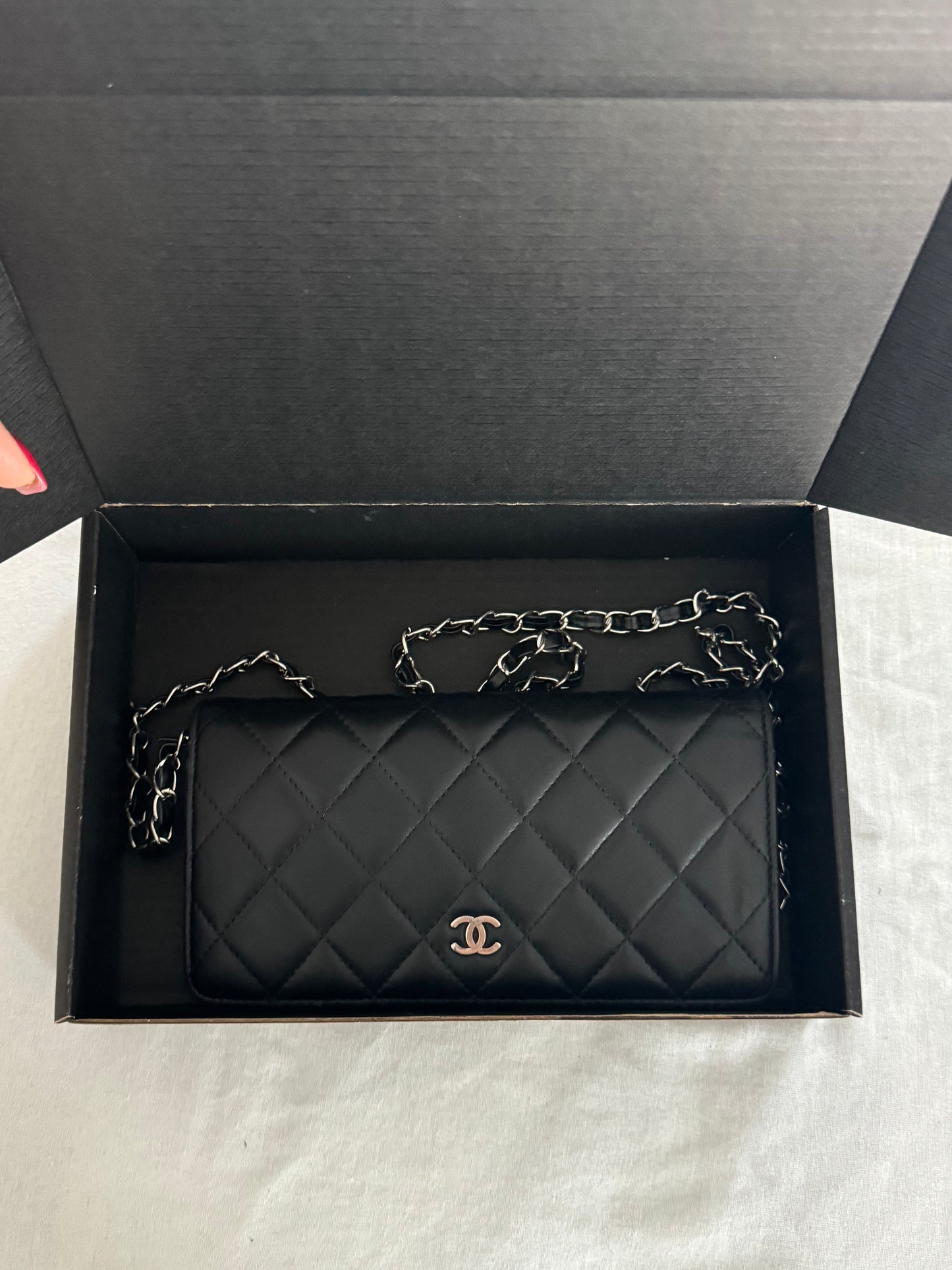 Pre-Owned CHANEL Matelasse wallet on chain crossbody bag