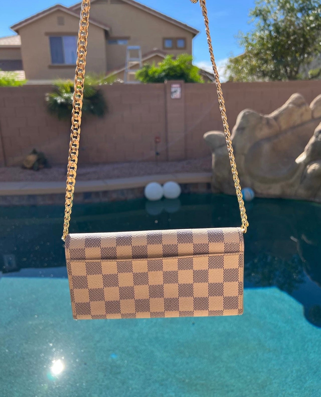 Pre-owned Louis Vuitton Damier Azur Wallet On Chain