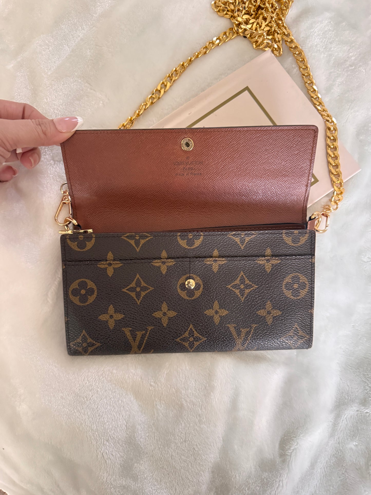 Pre-Owned Louis Vuitton Monogram Wallet
Crossbody Bag