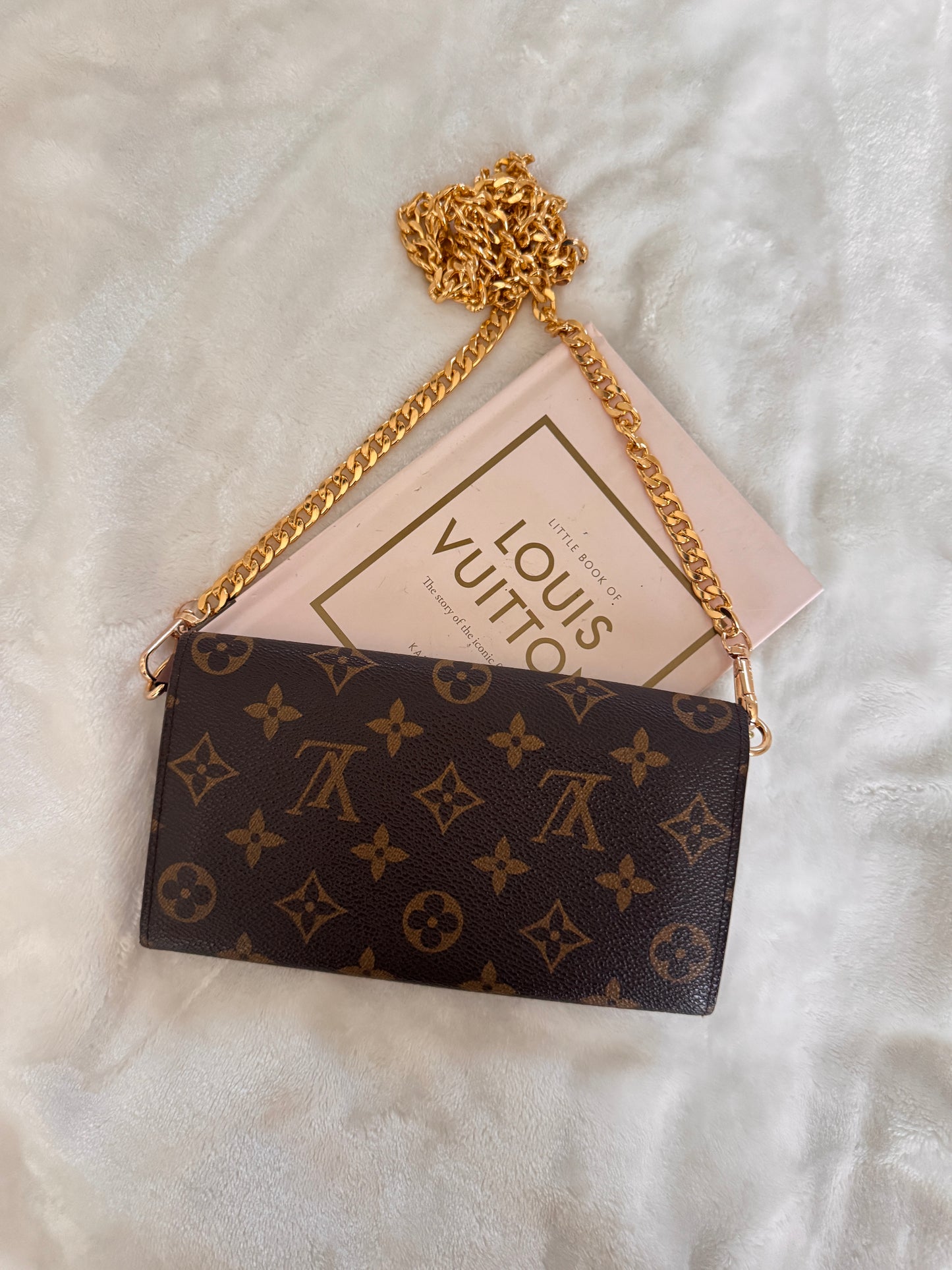 Pre-Owned Louis Vuitton Monogram Wallet
Crossbody Bag