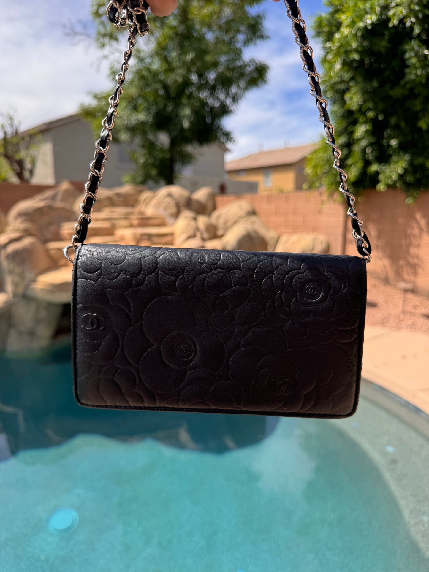 Pre-Owned  Chanel Camellia Bi-Fold Wallet On Chain Crossbody