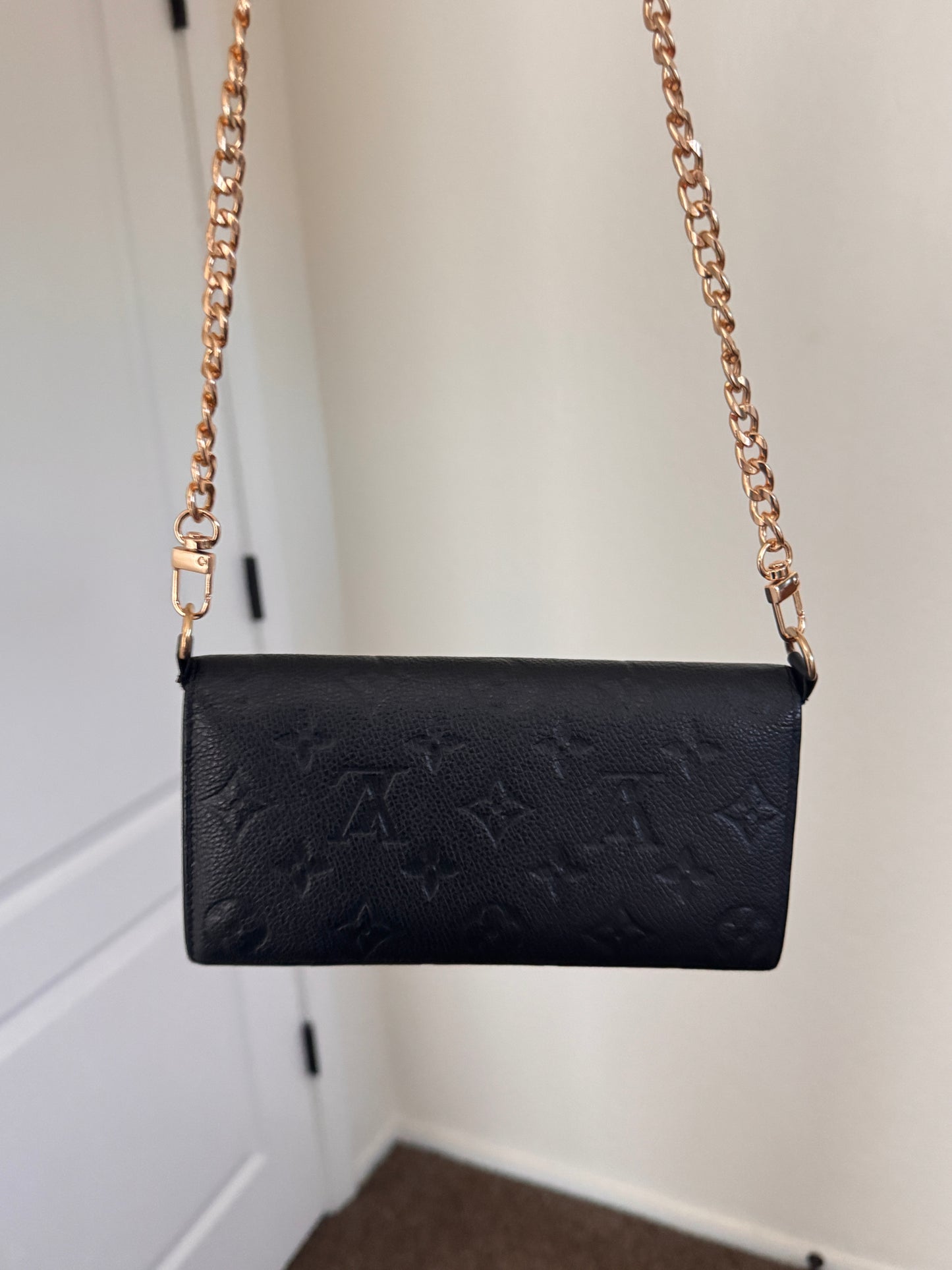 Pre-Owned Louis Vuitton Empreinte Emilie Wallet On Chain - Black Dune