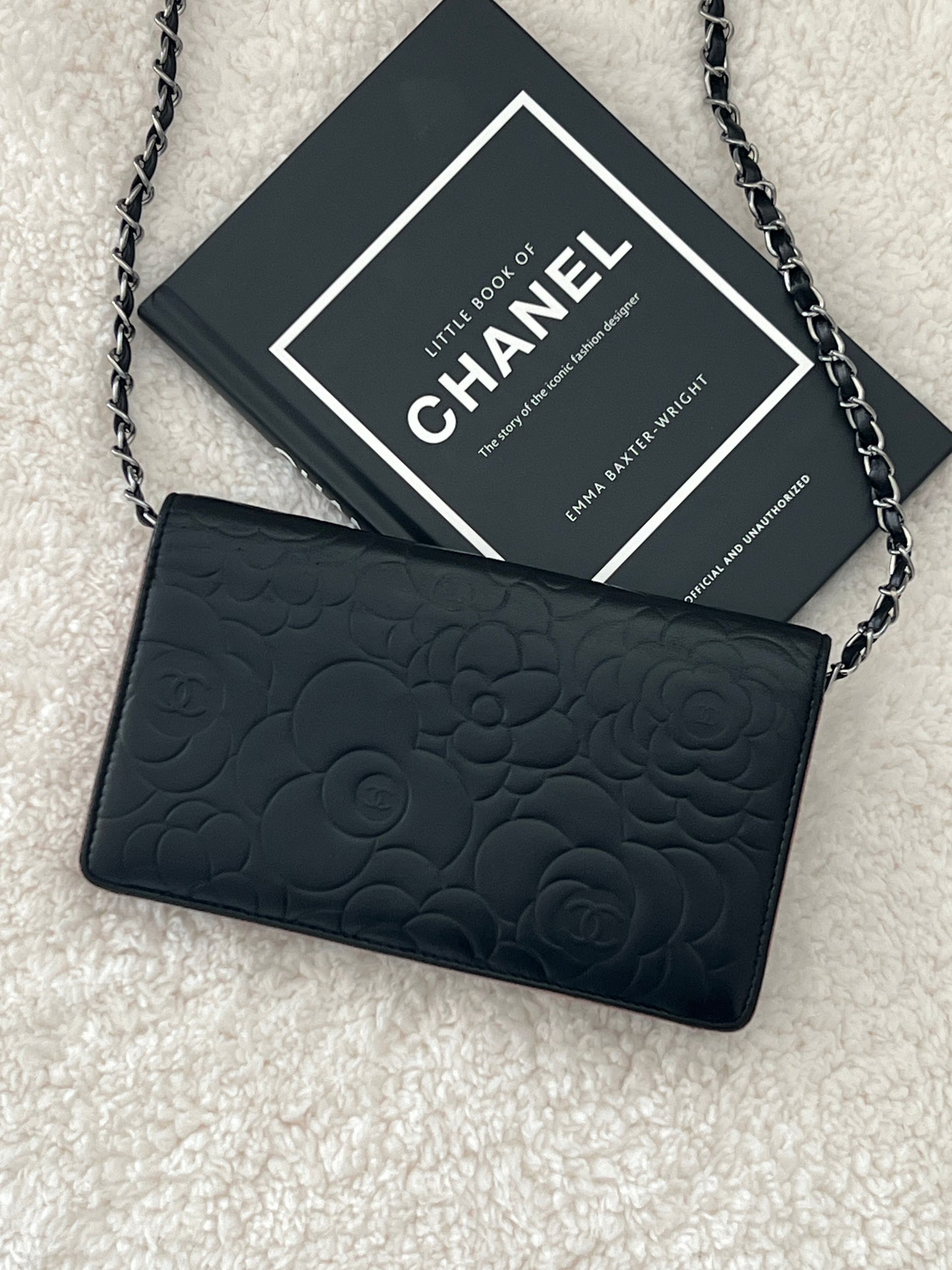 Pre-owned CHANEL Camellia Bi-Fold  wallet  on chain crossbody bag - Black