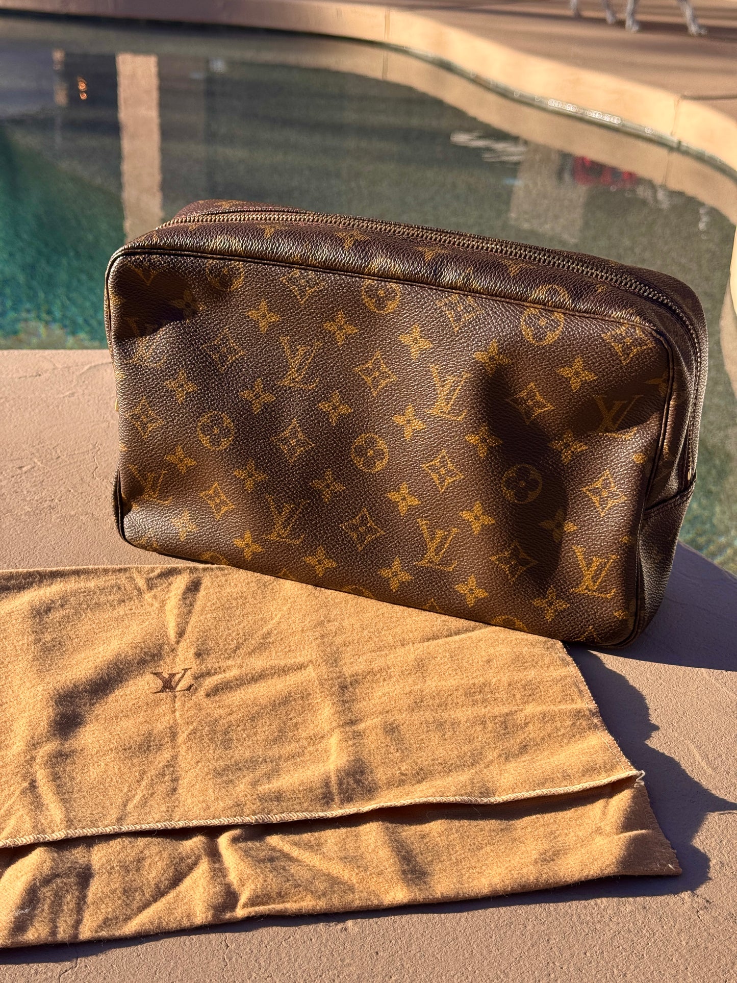 Pre-Owned Louis Vuitton Monogram Trousse Toilette 28 Cosmetic Pouch Clutch Bag