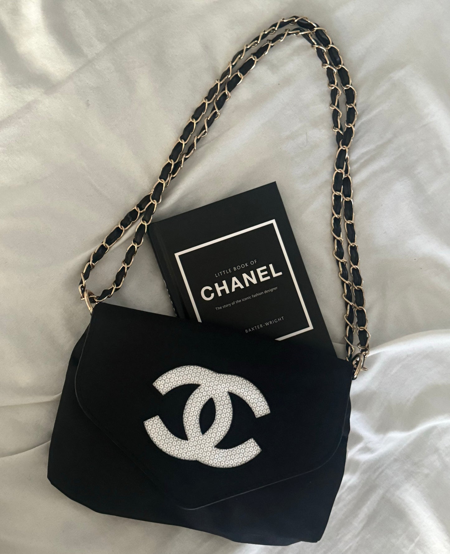 N E W CHANEL PRÉSICION VIP MAKEUP BAG