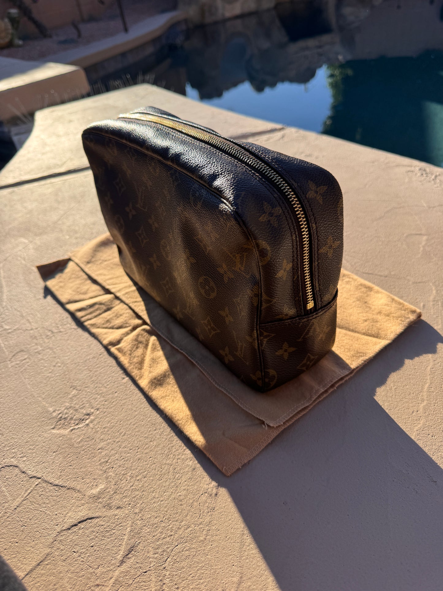 Pre-Owned Louis Vuitton Monogram Trousse Toilette 28 Cosmetic Pouch Clutch Bag