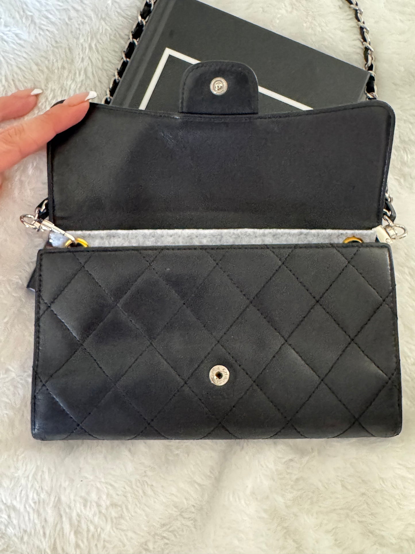 Pre-Owned  CHANEL Matelasse wallet on chain crossbody bag