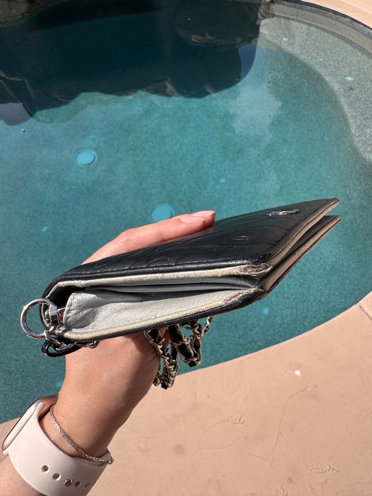 Pre-Owned  Chanel Camellia Bi-Fold Wallet On Chain Crossbody