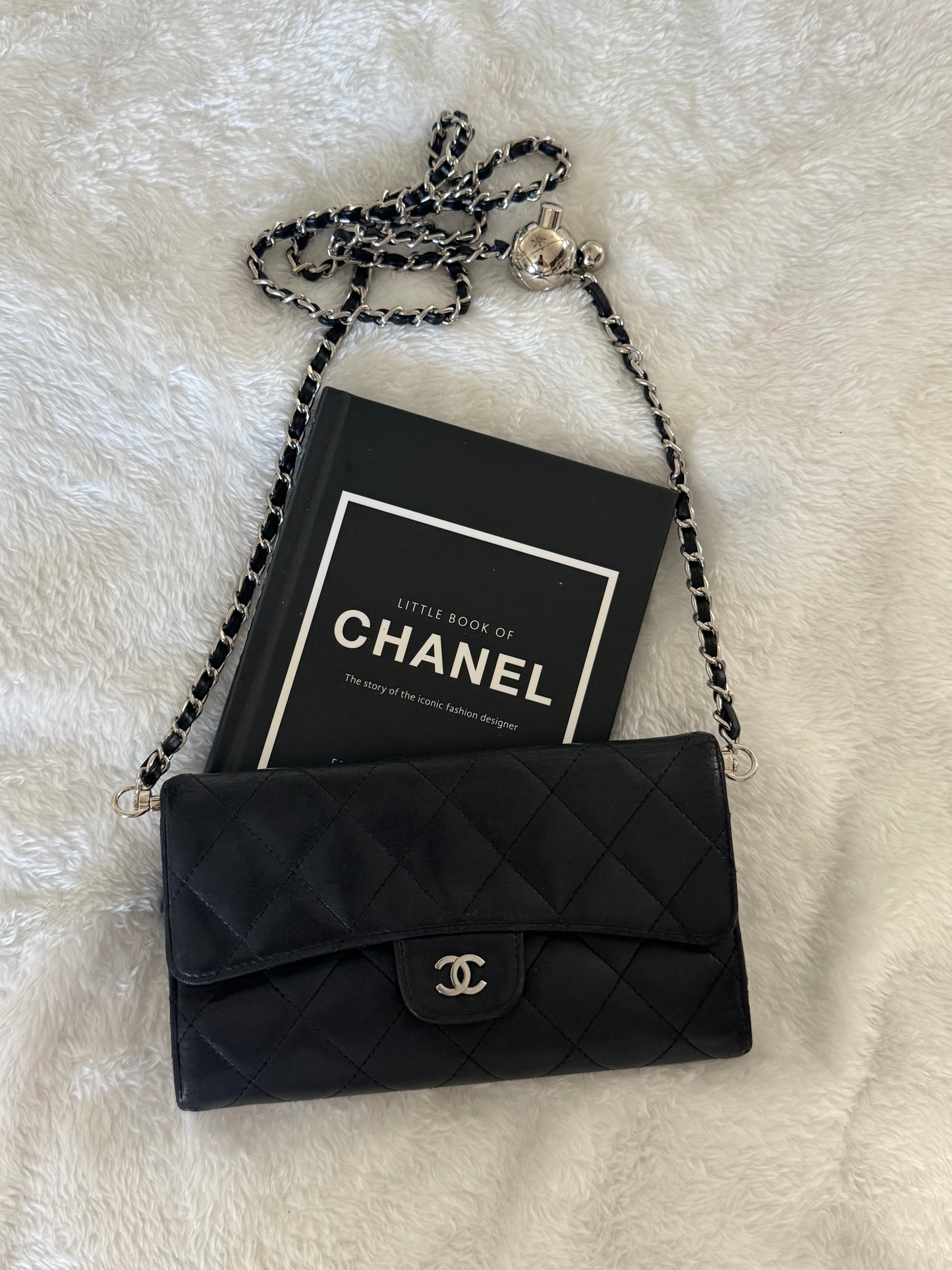 Pre-Owned  CHANEL Matelasse wallet on chain crossbody bag
