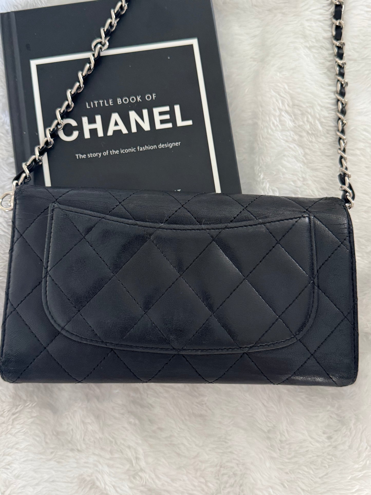 Pre-Owned  CHANEL Matelasse wallet on chain crossbody bag