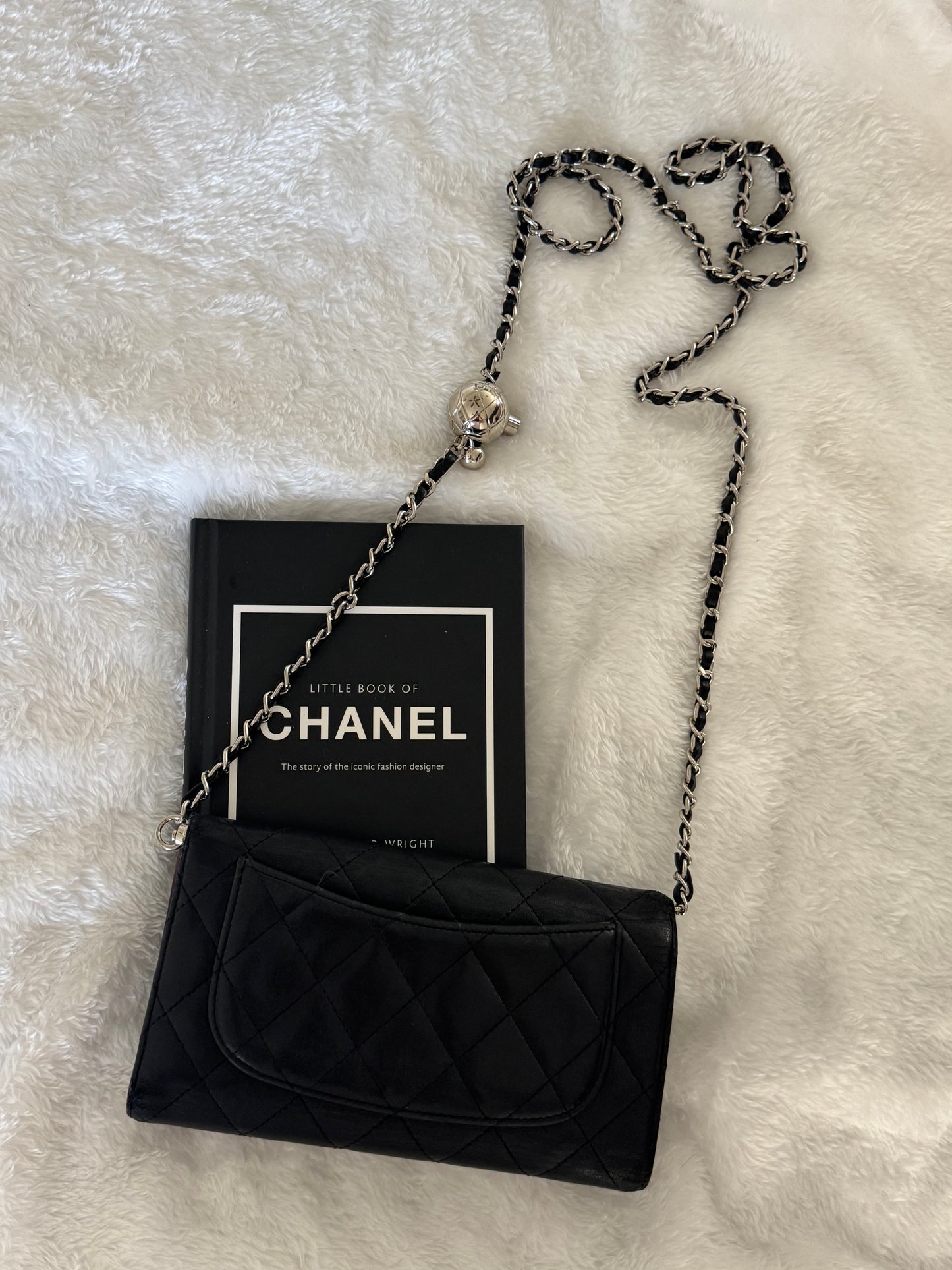 Pre-Owned  CHANEL Matelasse wallet on chain crossbody bag