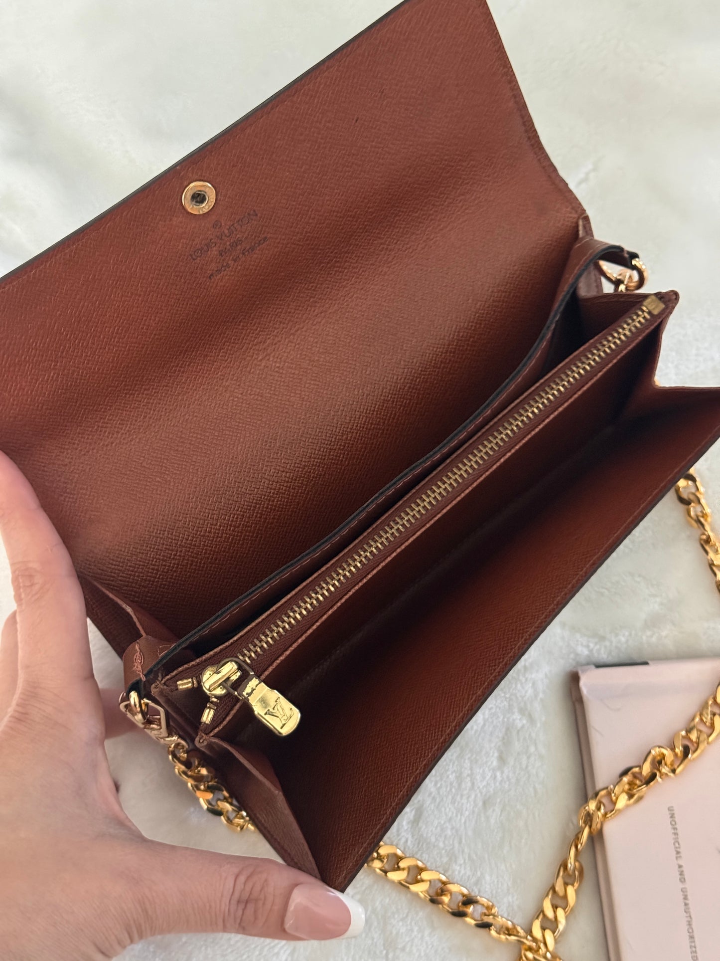 Pre-Owned Louis Vuitton Monogram Wallet
Crossbody Bag