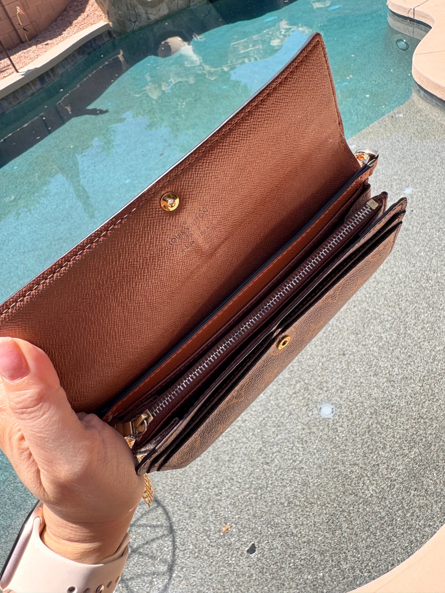 Pre-Owned  Louis Vuitton Monogram Wallet
Crossbody Bag