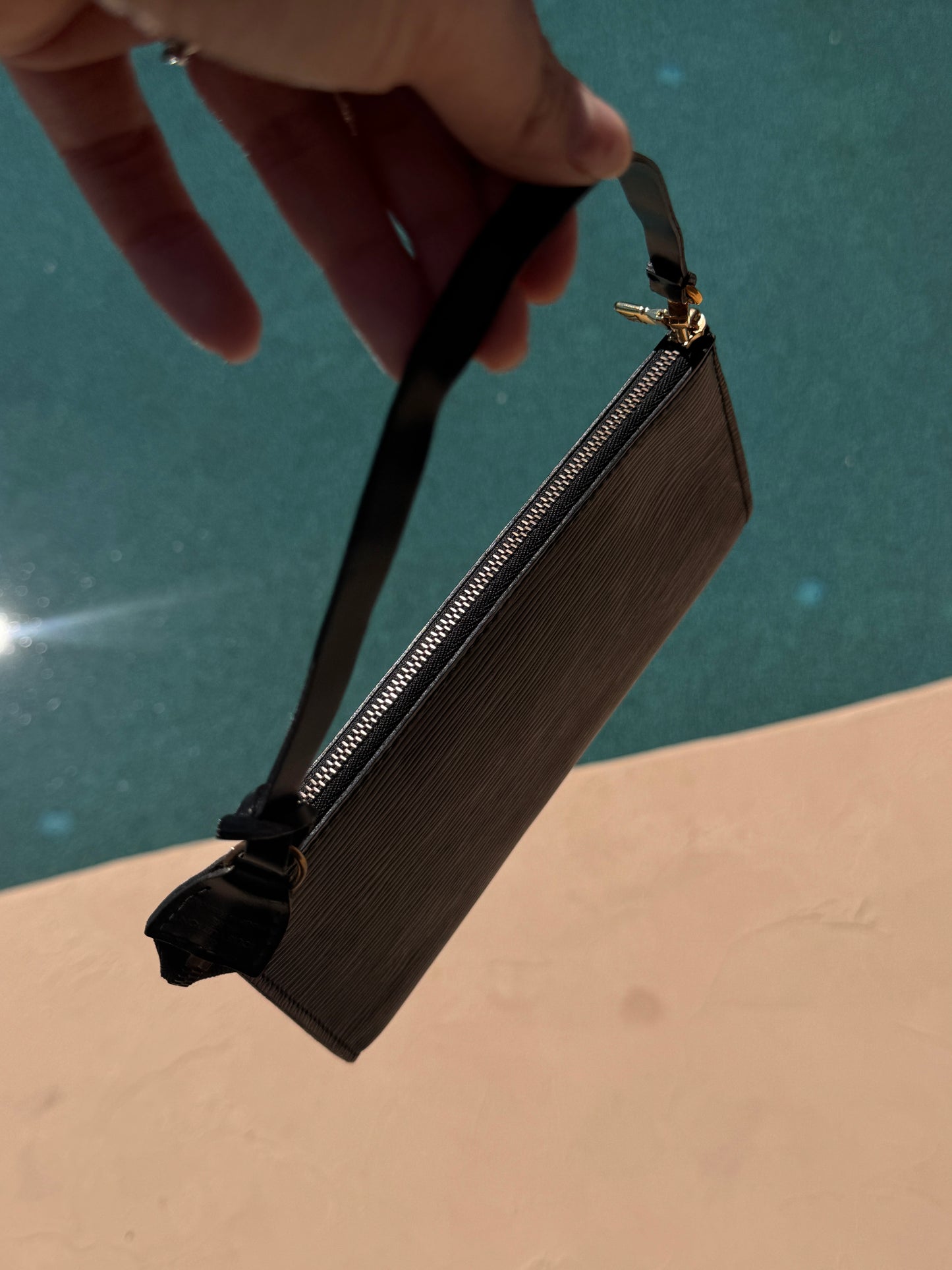 Pre-Owned Louis Vuitton Epi Pochette Accessories