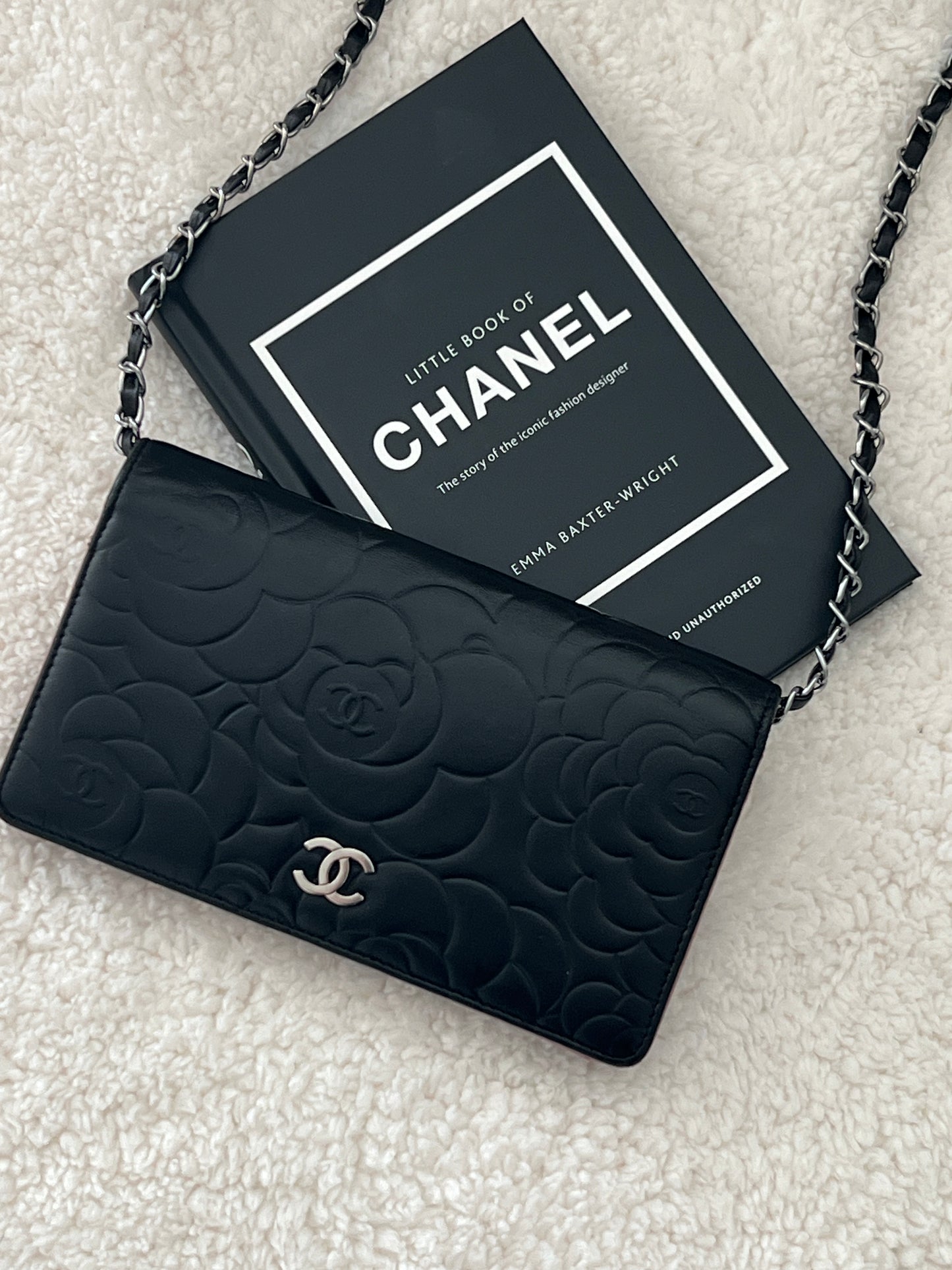 Pre-owned CHANEL Camellia Bi-Fold  wallet  on chain crossbody bag - Black