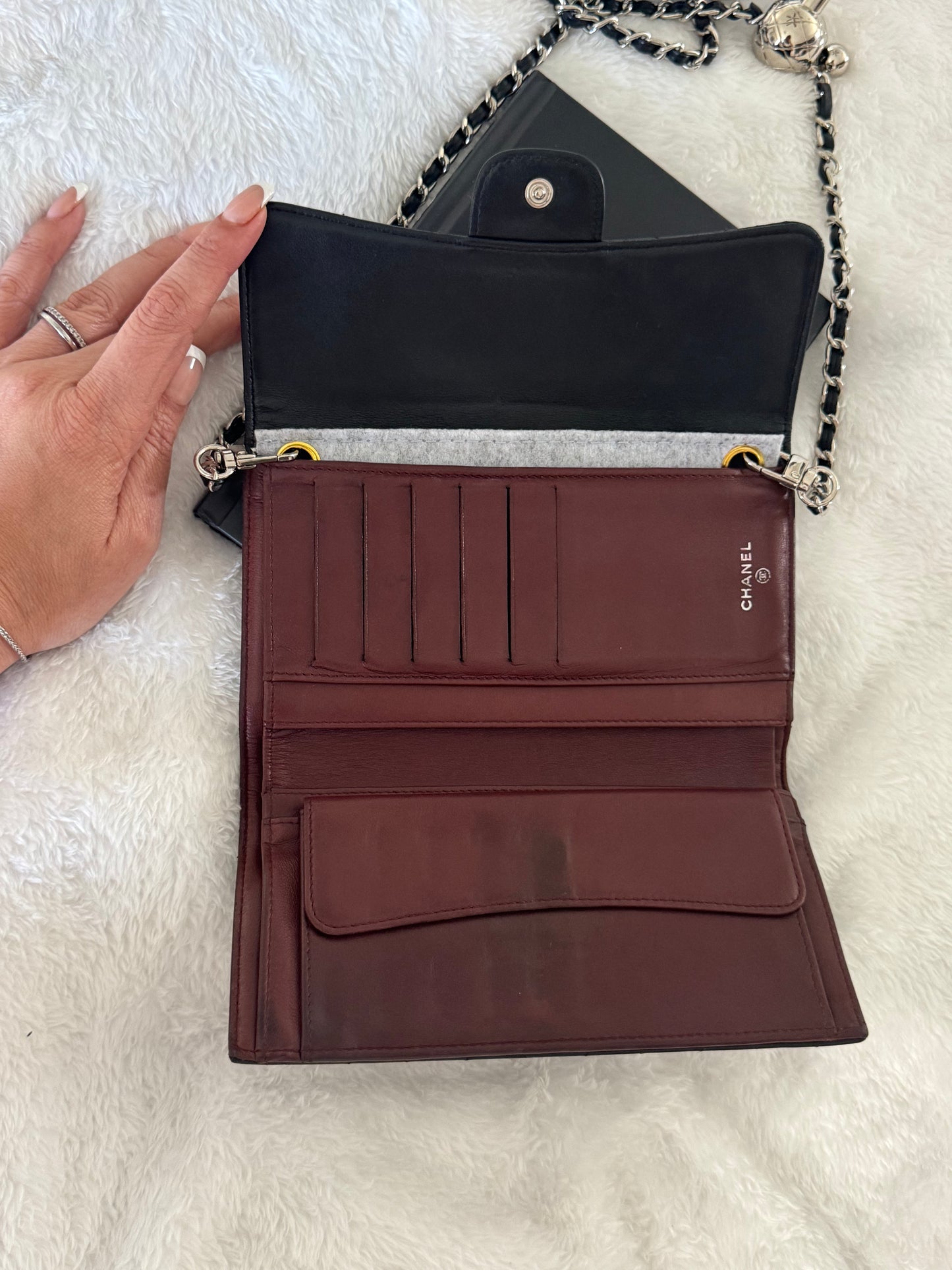 Pre-Owned  CHANEL Matelasse wallet on chain crossbody bag