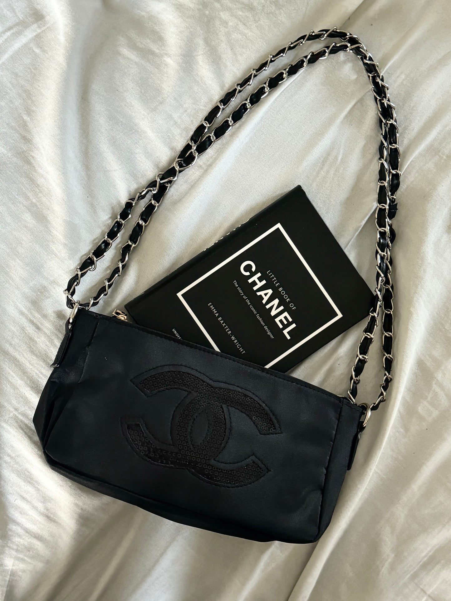 N E W CHANEL VIP Gift BAG