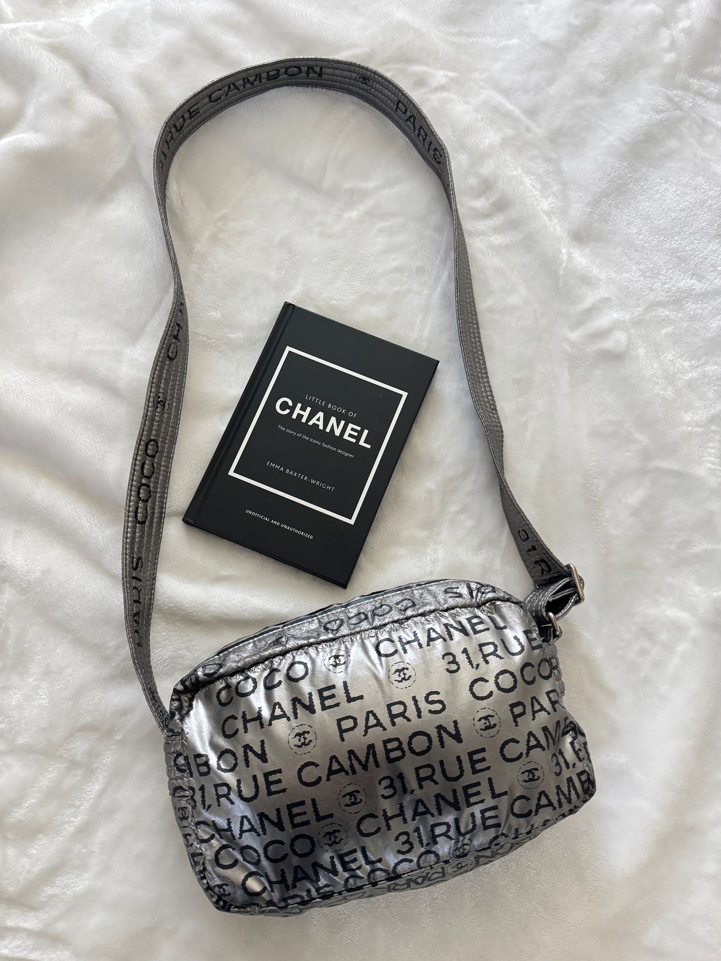 Pre-Owned Chanel Unlimited Messenger Bag