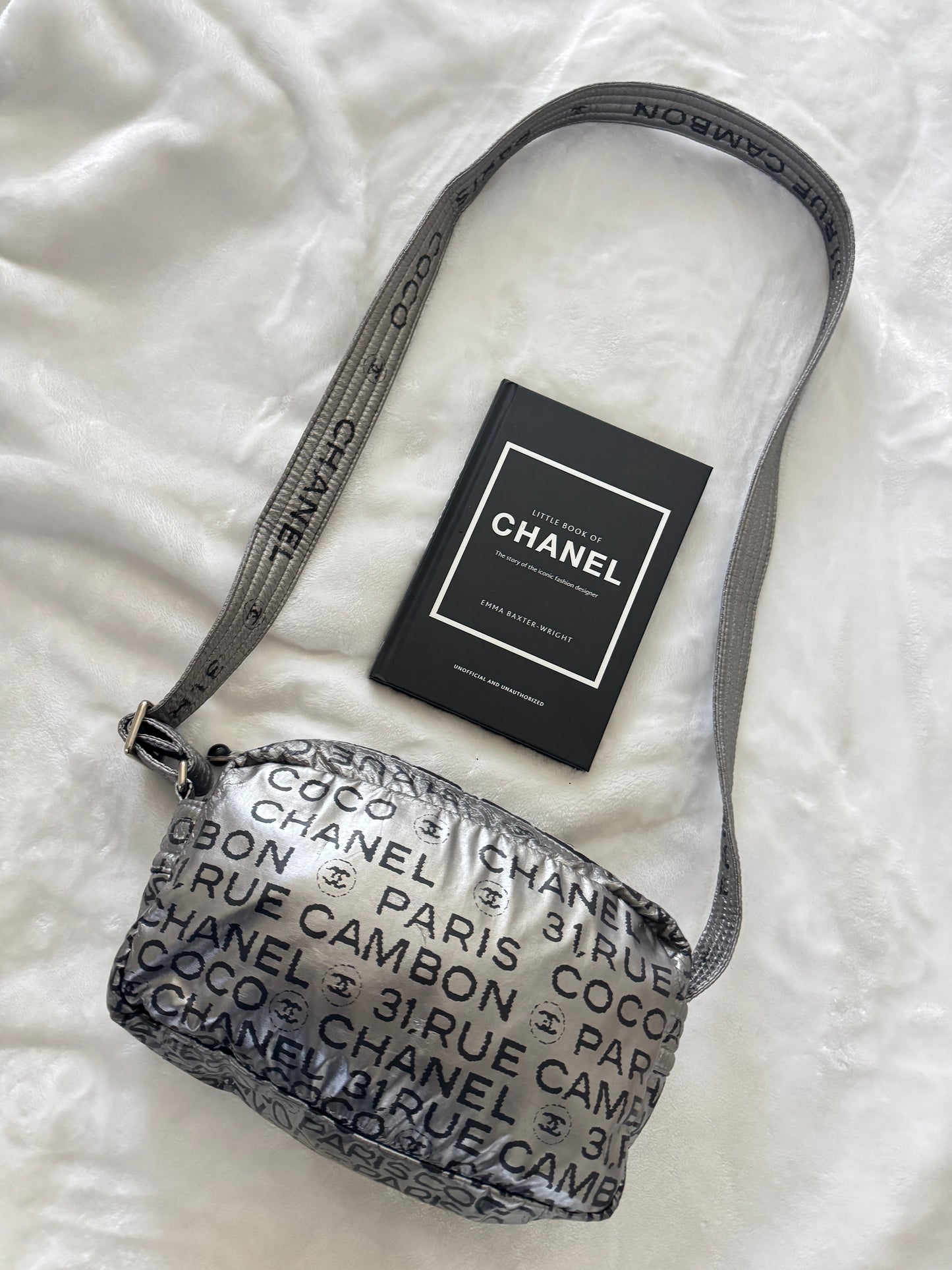 Pre-Owned Chanel Unlimited Messenger Bag