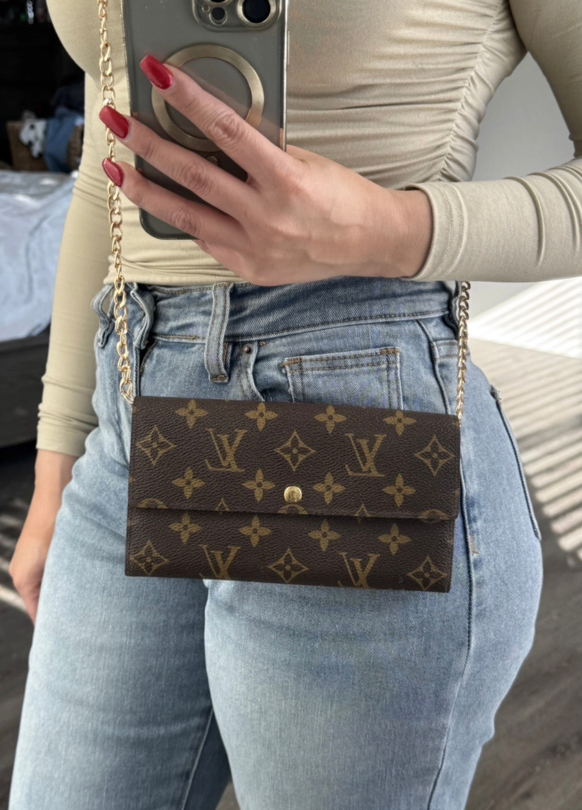 Pre-Owned  Louis Vuitton Monogram Wallet
Crossbody Bag