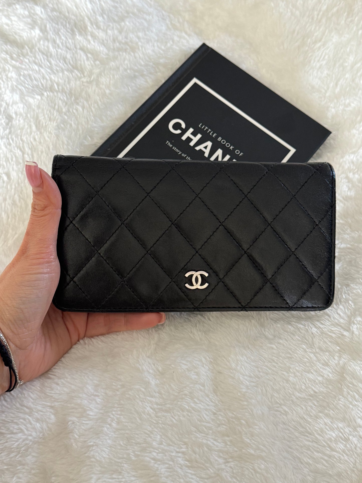 Pre-Owned CHANEL Lambskin Matelasse  wallet  on chain crossbody bag