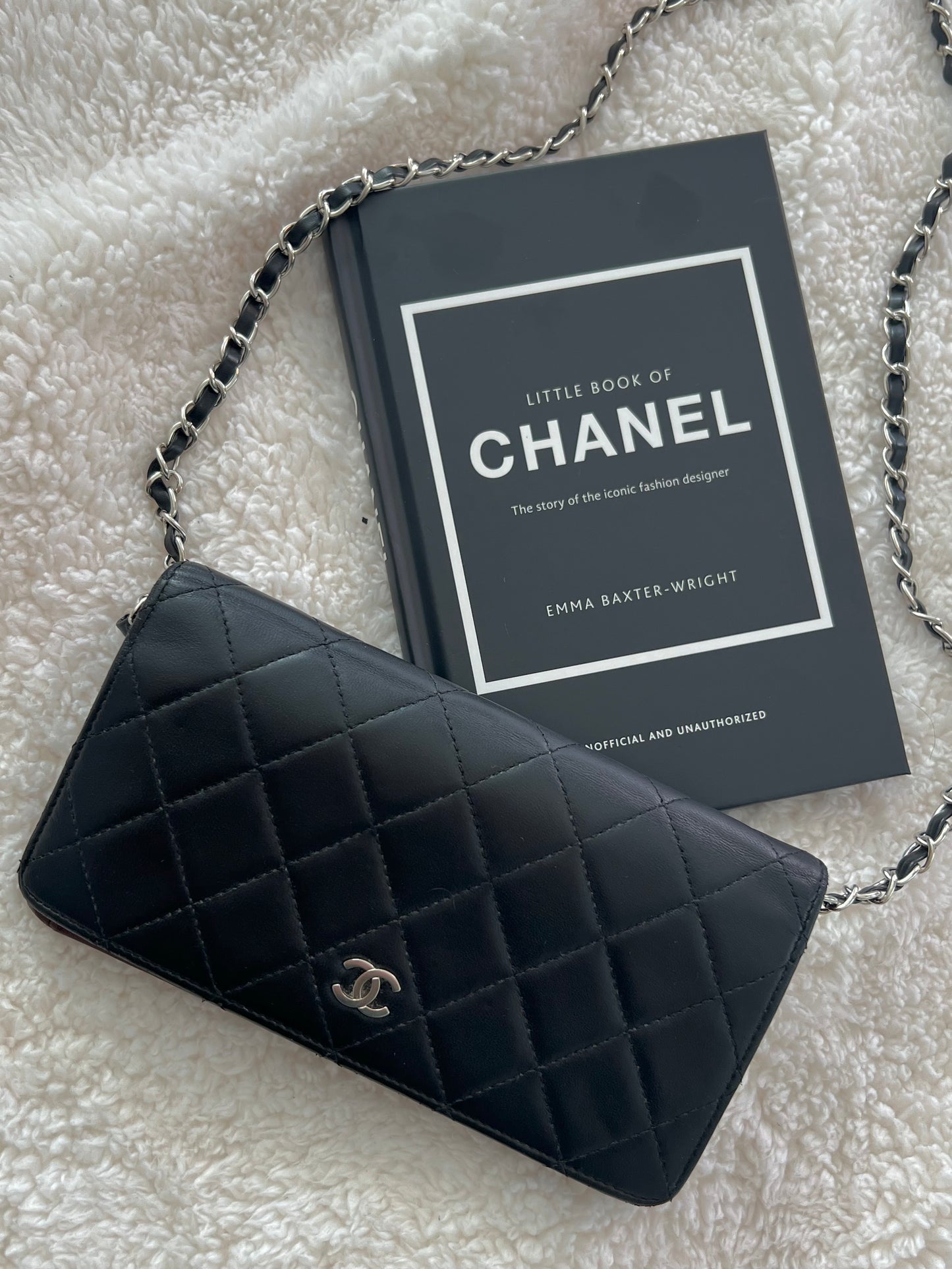 Pre-owned Chanel Lambskin Matelasse Long Wallet Crossbody Bag- black