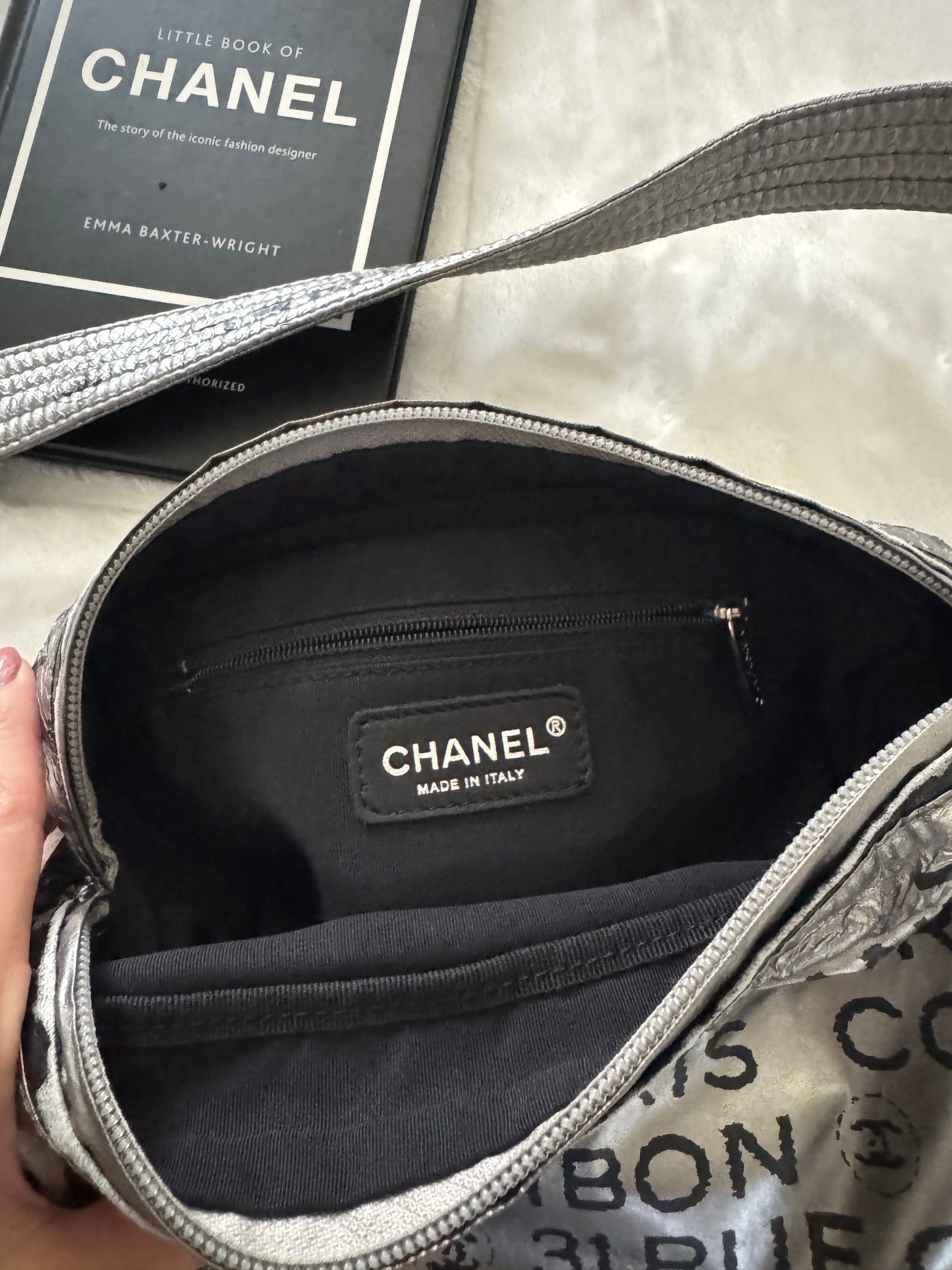 Pre-Owned Chanel Unlimited Messenger Bag