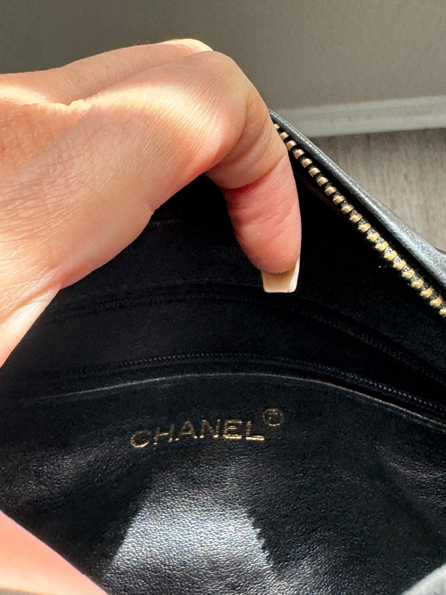 PRE-OWNED CHANEL VINTAGE BLACK PATENT SMALL CC TASSEL CAMERA BAG