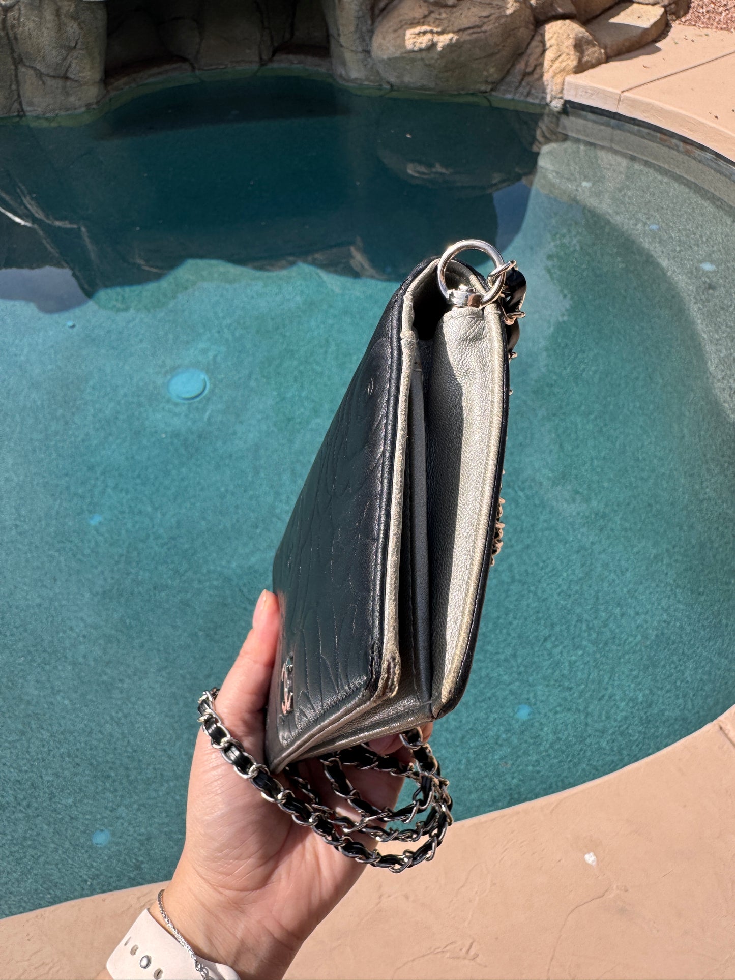 Pre-Owned  Chanel Camellia Bi-Fold Wallet On Chain Crossbody