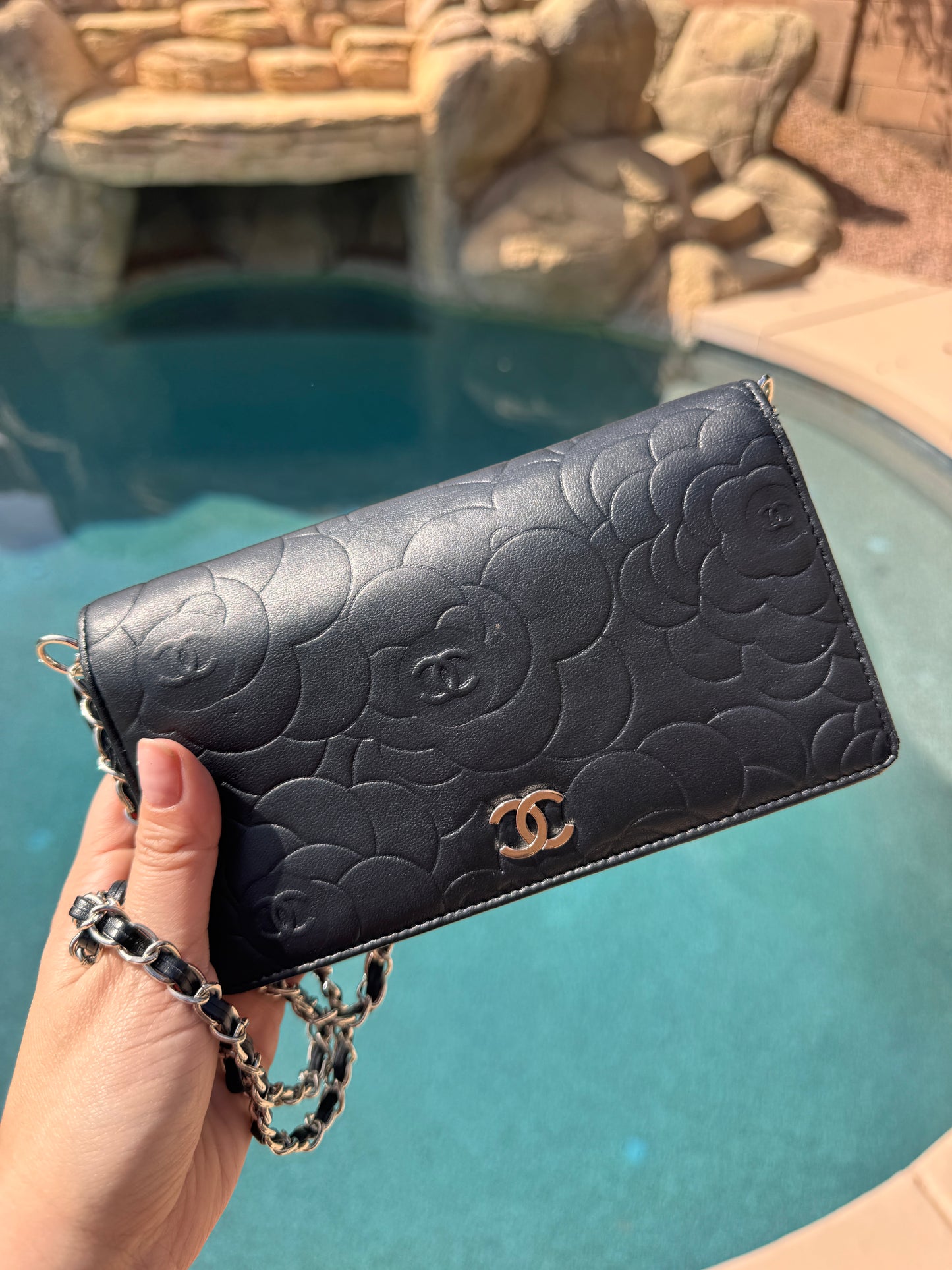 Pre-Owned  Chanel Camellia Bi-Fold Wallet On Chain Crossbody