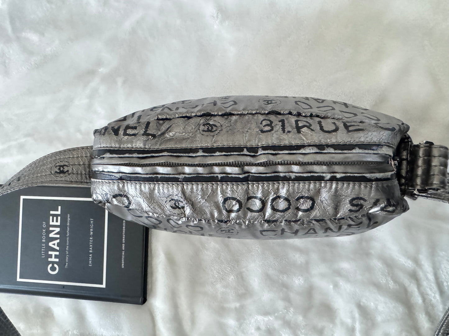 Pre-Owned Chanel Unlimited Messenger Bag