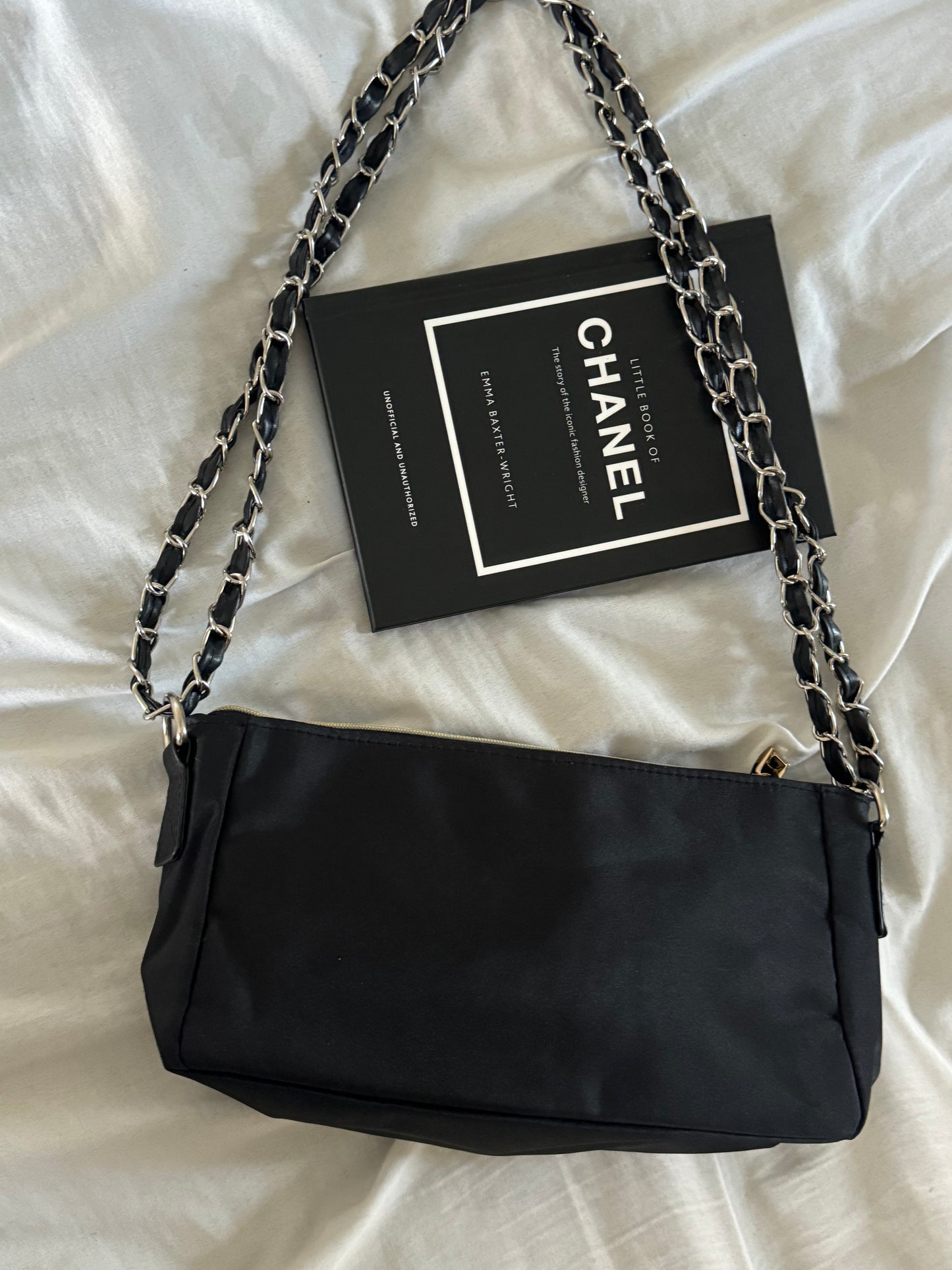 N E W CHANEL VIP Gift BAG