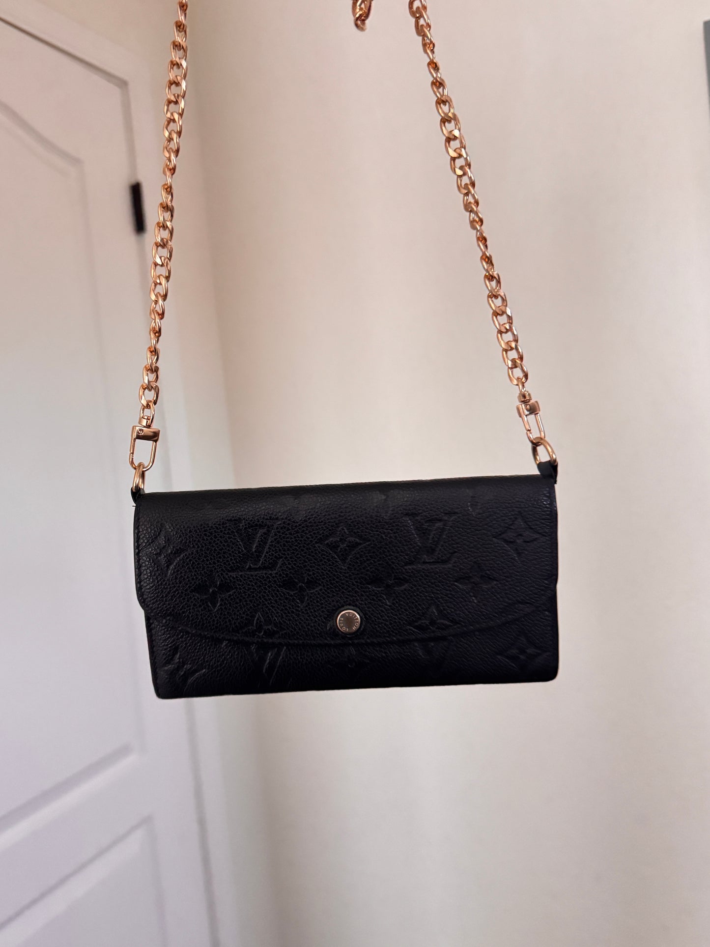 Pre-Owned Louis Vuitton Empreinte Emilie Wallet On Chain - Black Dune