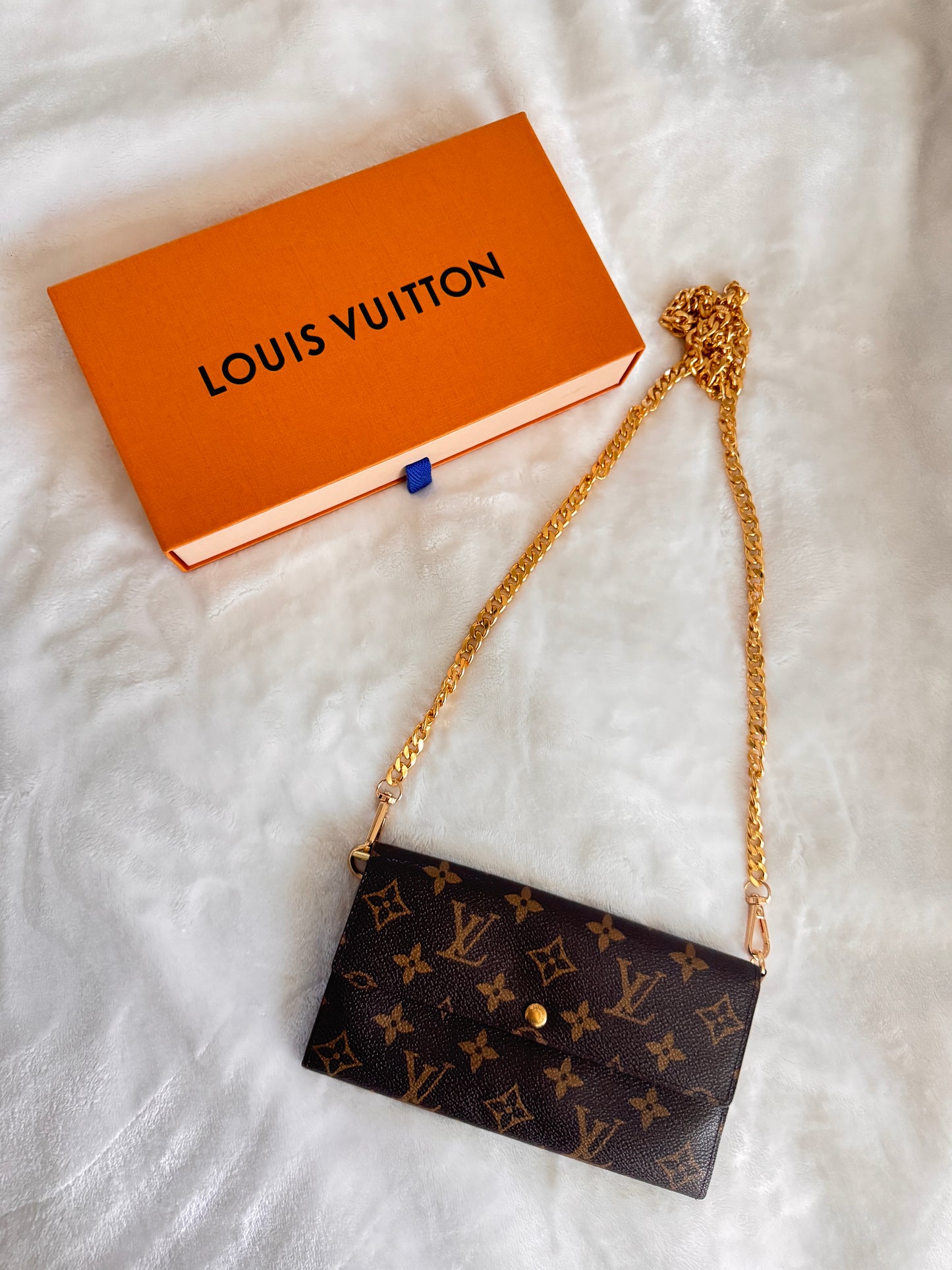 Pre-Owned Louis Vuitton Monogram Wallet
Crossbody Bag