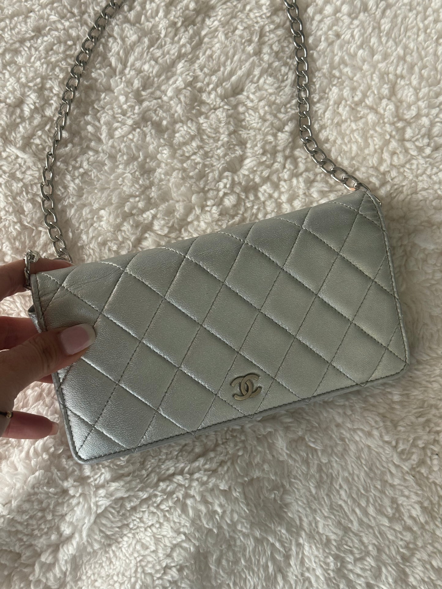 Pre-owned Chanel Lambskin Matelasse Long Wallet Crossbody Bag- Silver/Metallic