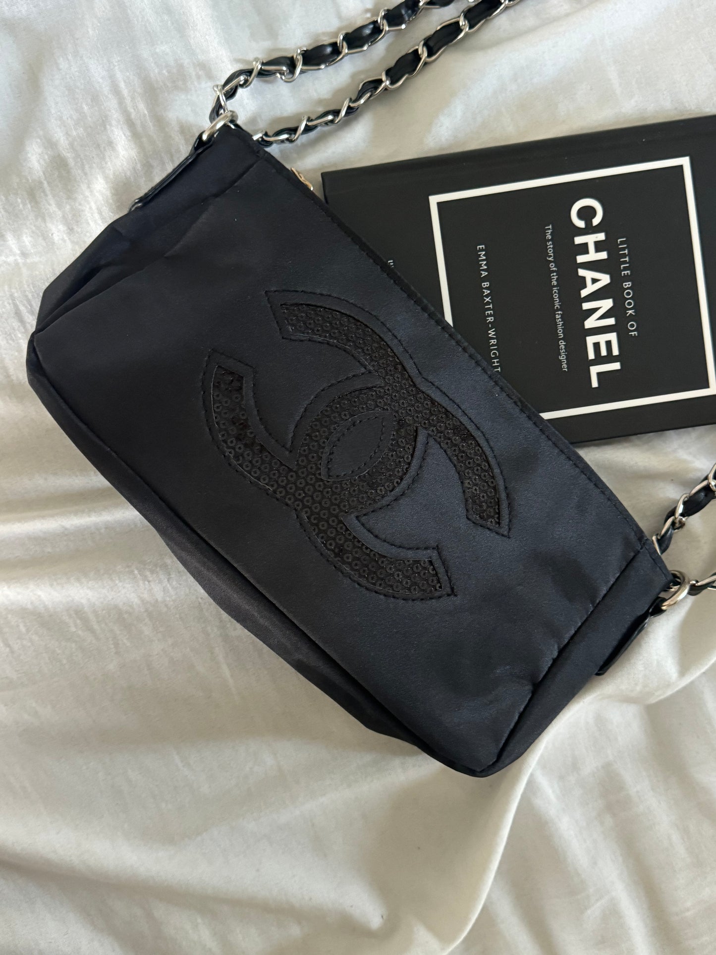 N E W CHANEL VIP Gift BAG