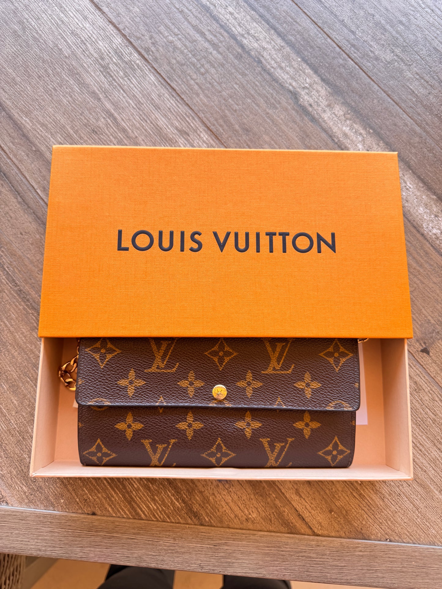 Pre-Owned  Louis Vuitton Monogram Wallet
Crossbody Bag