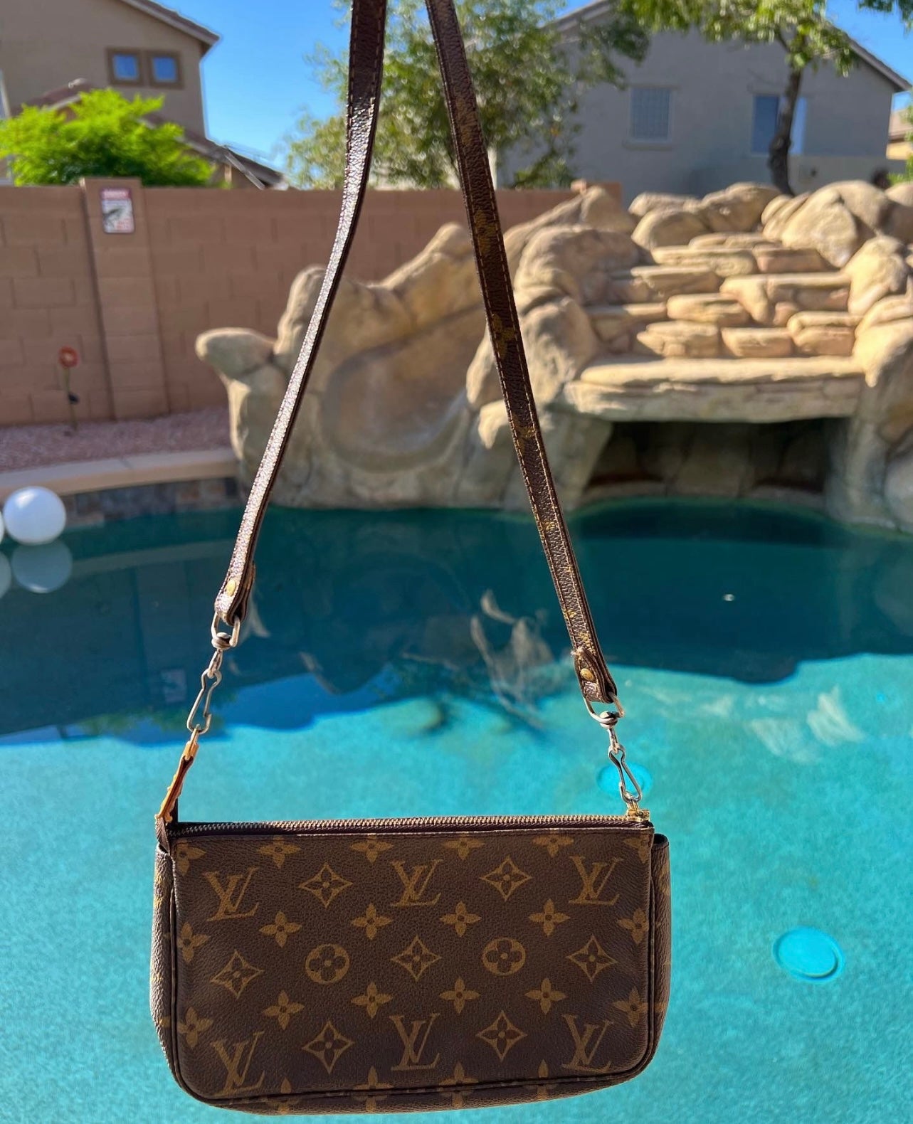 Pre-owned Louis Vuitton Pochette Accessories