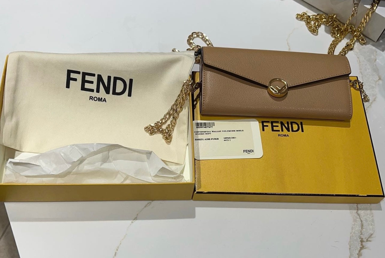 Pre-owned Fendi Continental Wallet On Chain