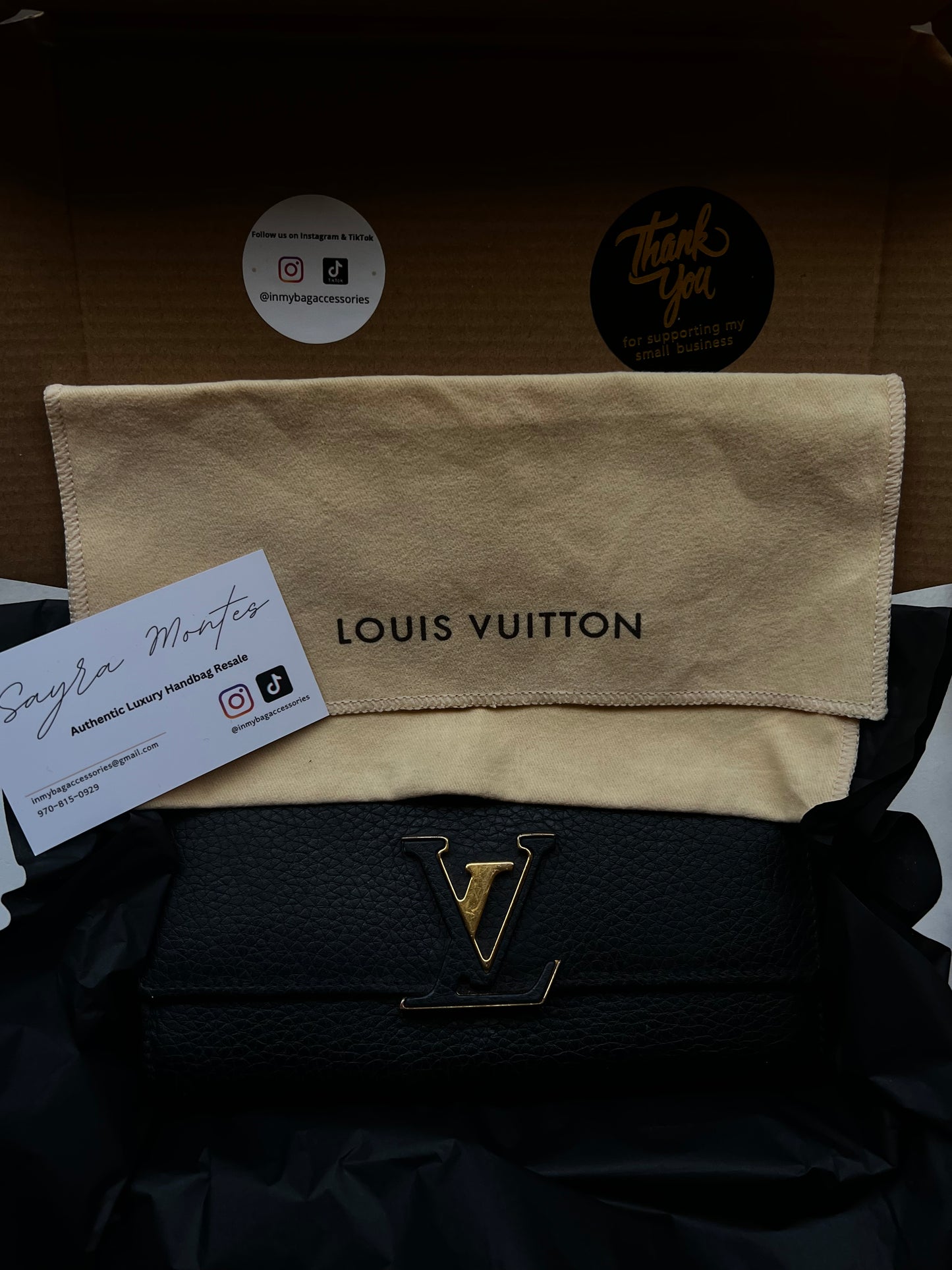 Pre-owned Louis Vuitton Capucines Leather Wallet Crossbody Bag